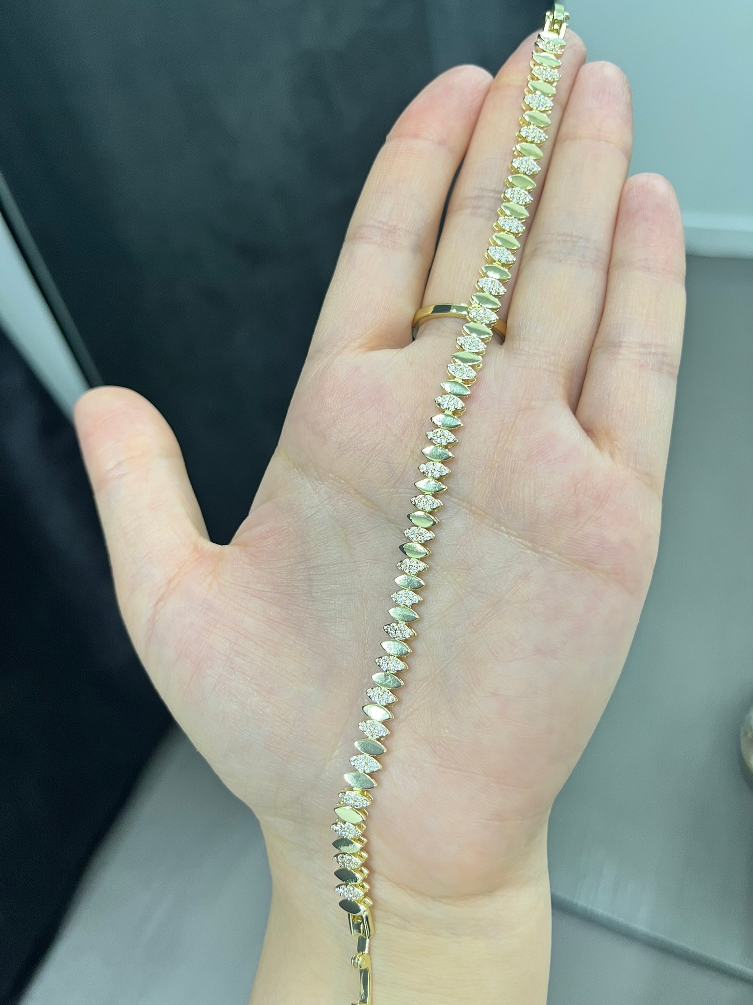 Özel Seri Zirkon Taşlı Oval Model Bileklik 
