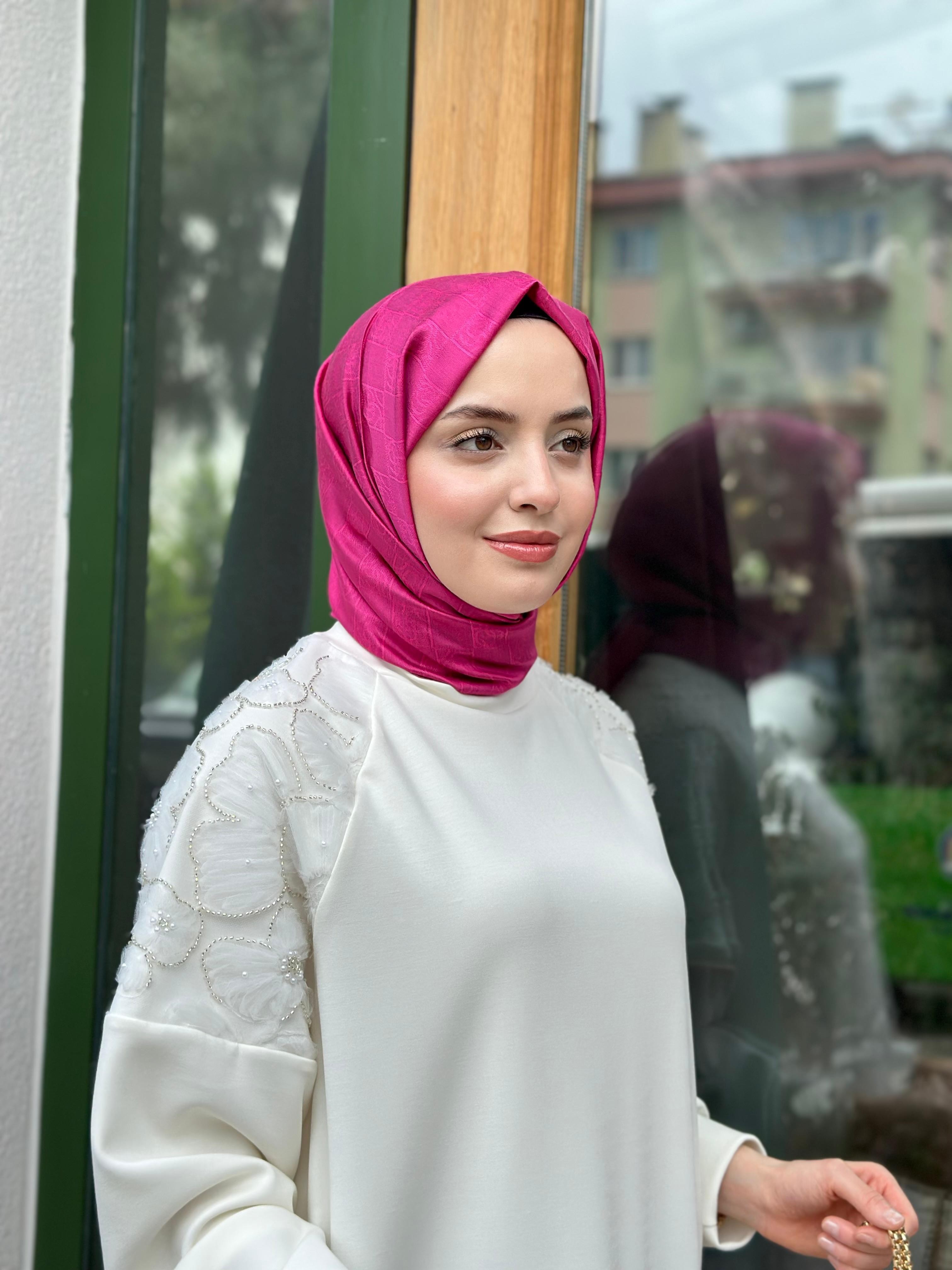 Puane 10616 Omzu Çiçekli Sweat