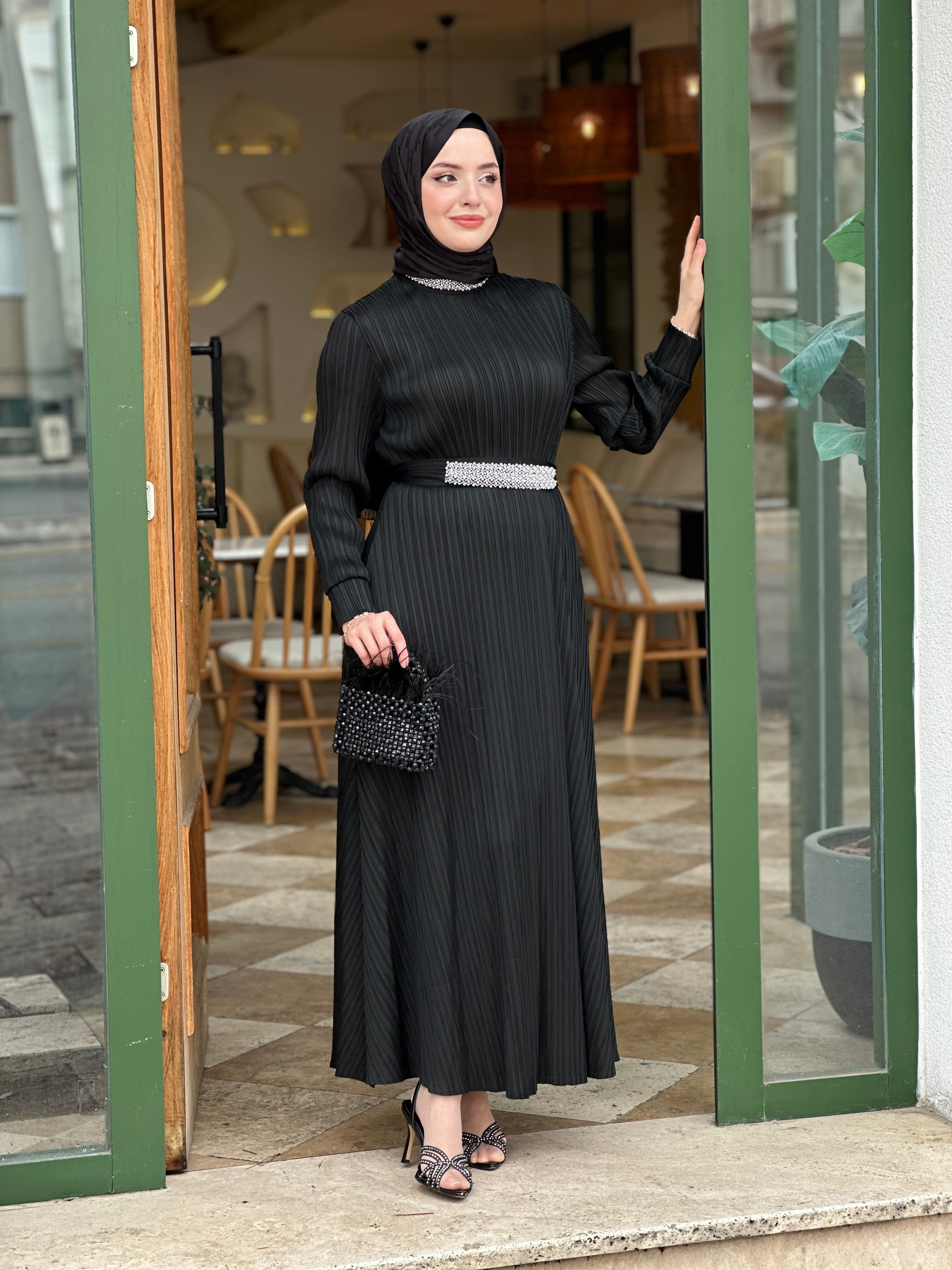 İthal T 2035 Yakası veKemeri Taşlı Abiye - Siyah