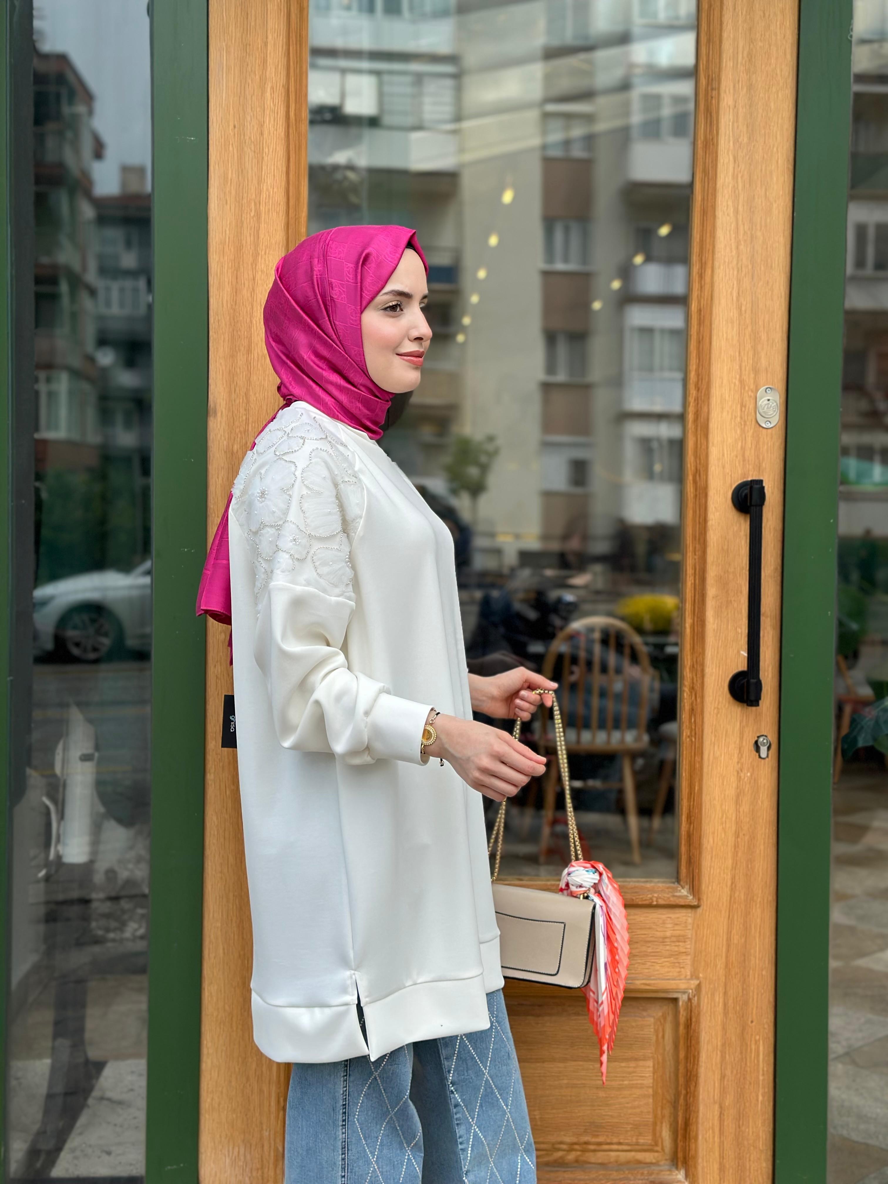 Puane 10616 Omzu Çiçekli Sweat