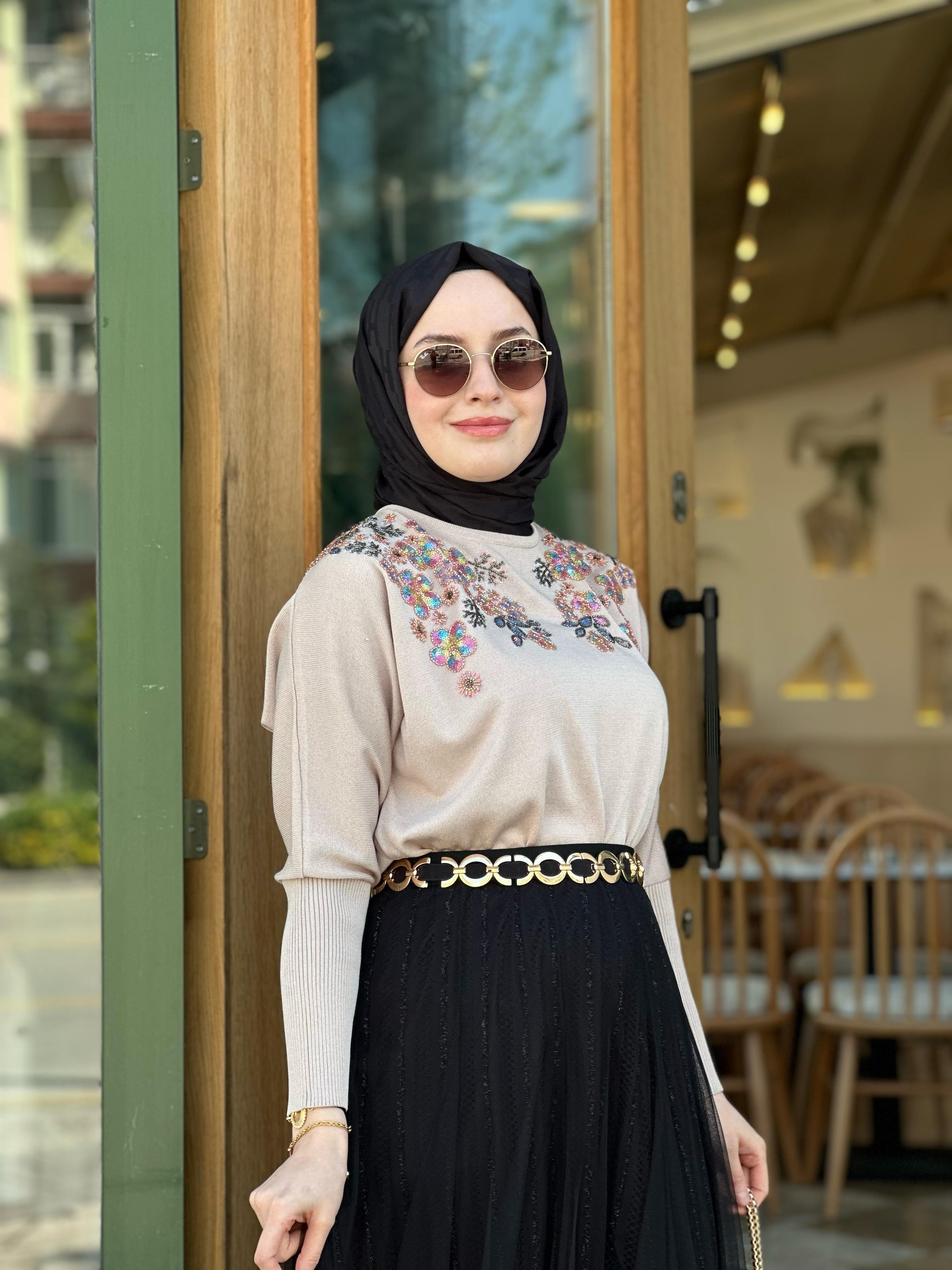 İthal M 62357	Merserize Çiçek İşlemeli Bluz