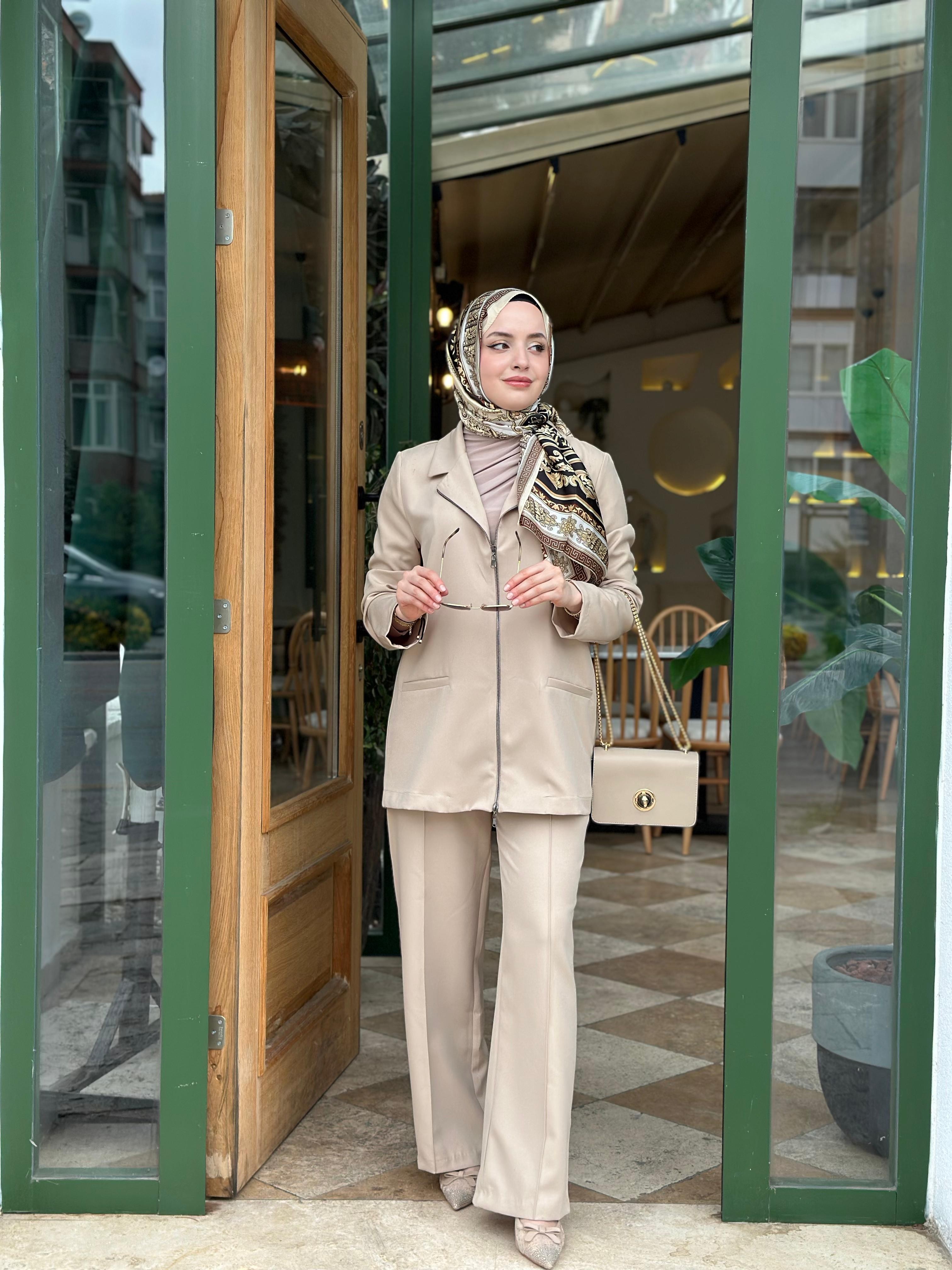 AHİ 6139 Fermuarlı Pantolonlu Takım - Bej