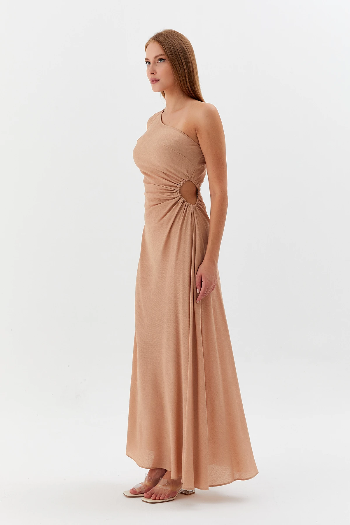 TEK OMUZ DEKOLTE DETAYLI ELBİSE