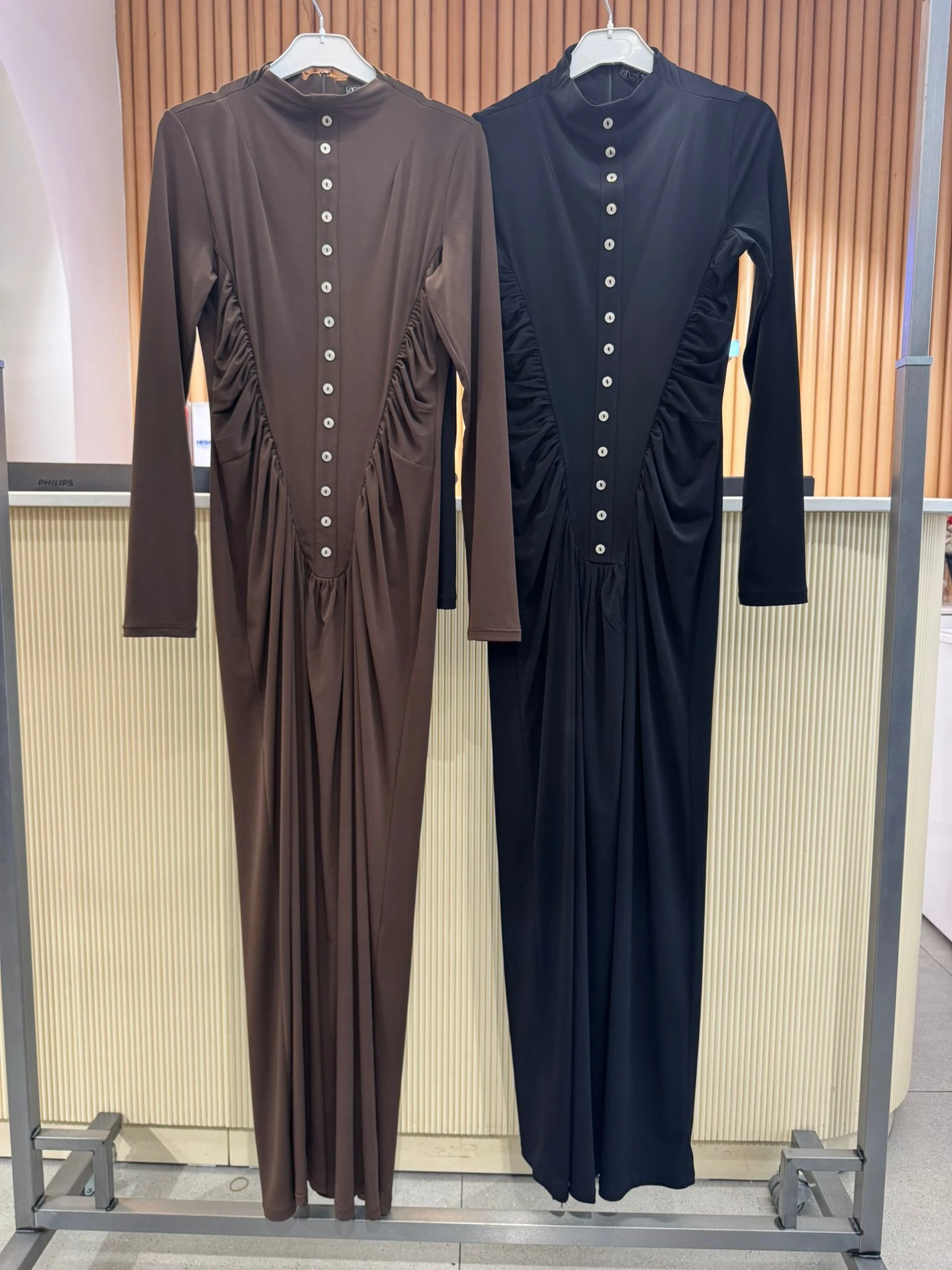 ÖN DÜĞME DETAYLI ELBİSE