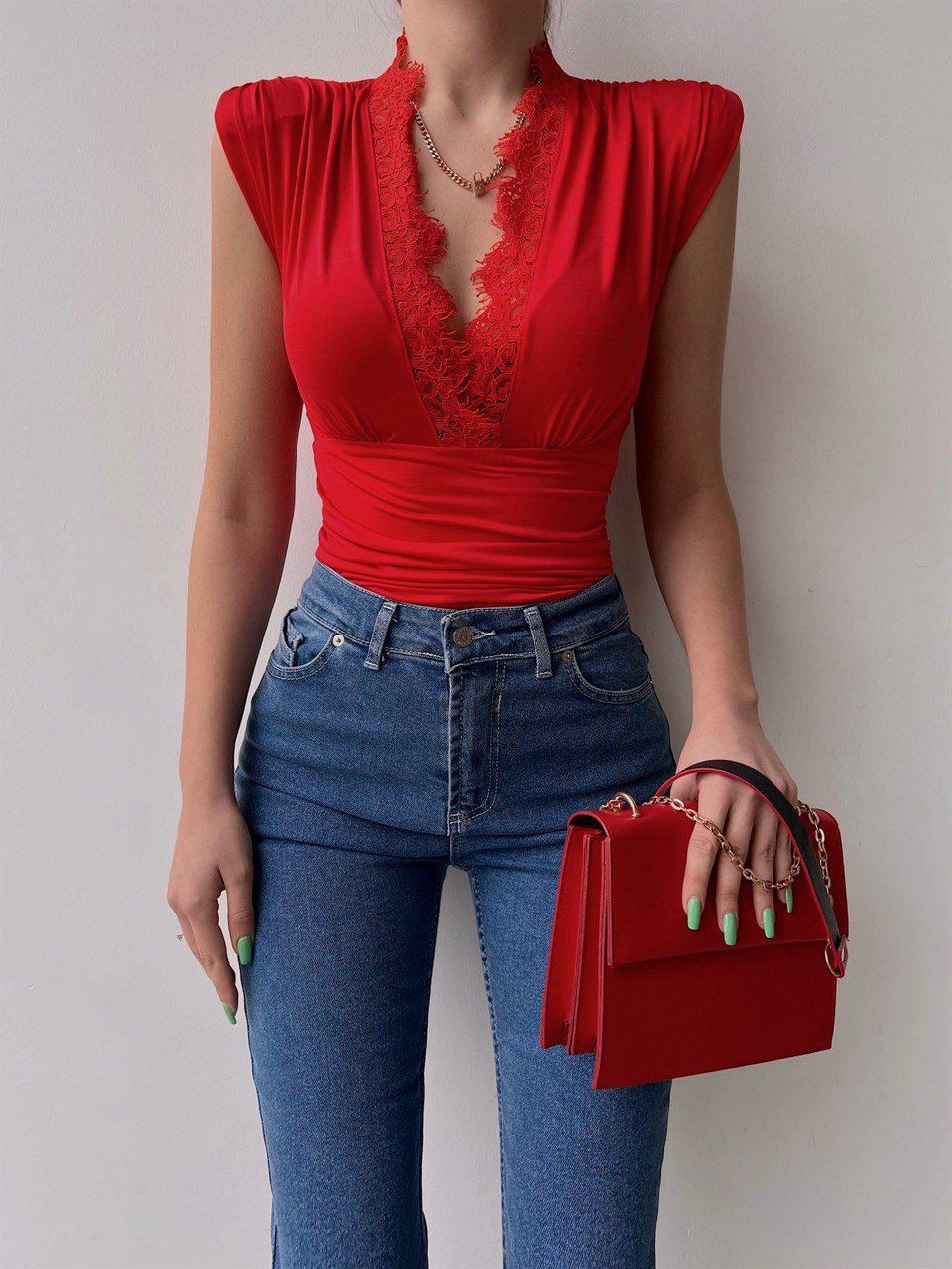 DANTELLİ VATKALI BODYSUIT