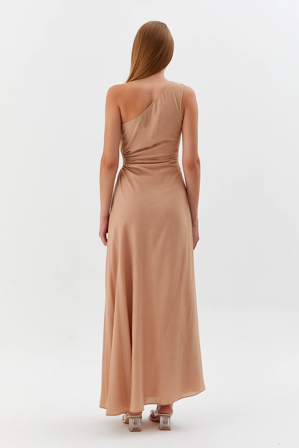 TEK OMUZ DEKOLTE DETAYLI ELBİSE