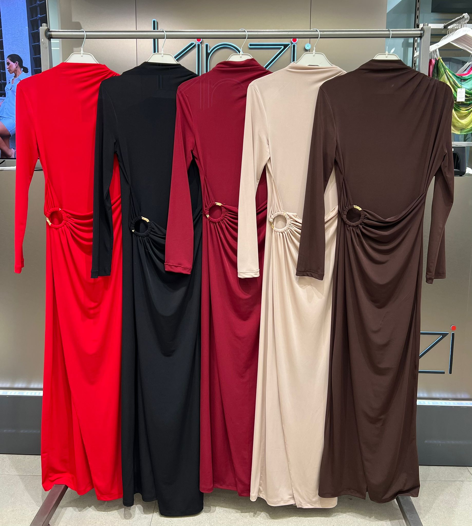 BEL TOKA DETAYLI ÖN YIRTMAÇLI ELBİSE