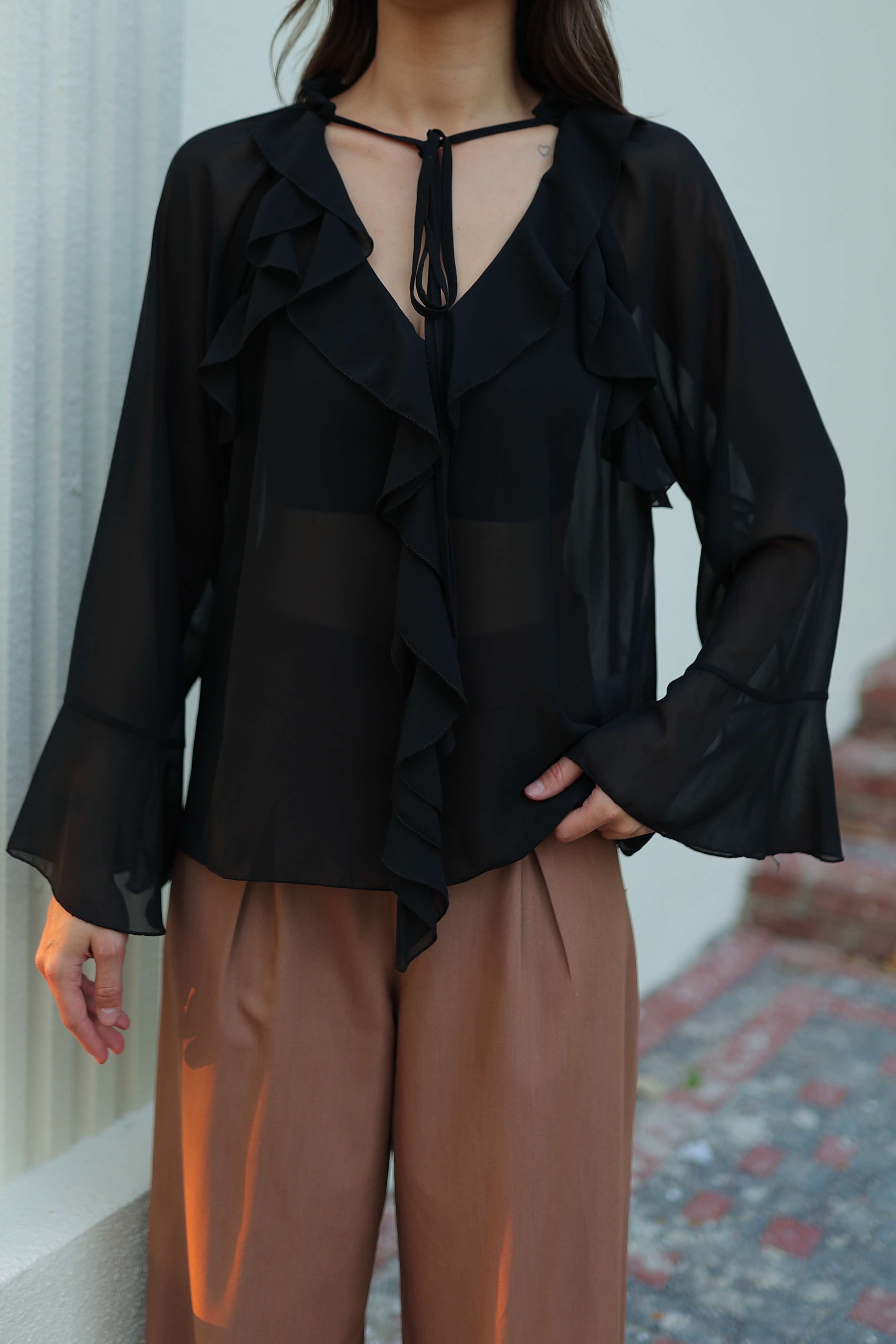 BAĞLAMALI YAKA DETAYLI SALAŞ KOL BLUZ