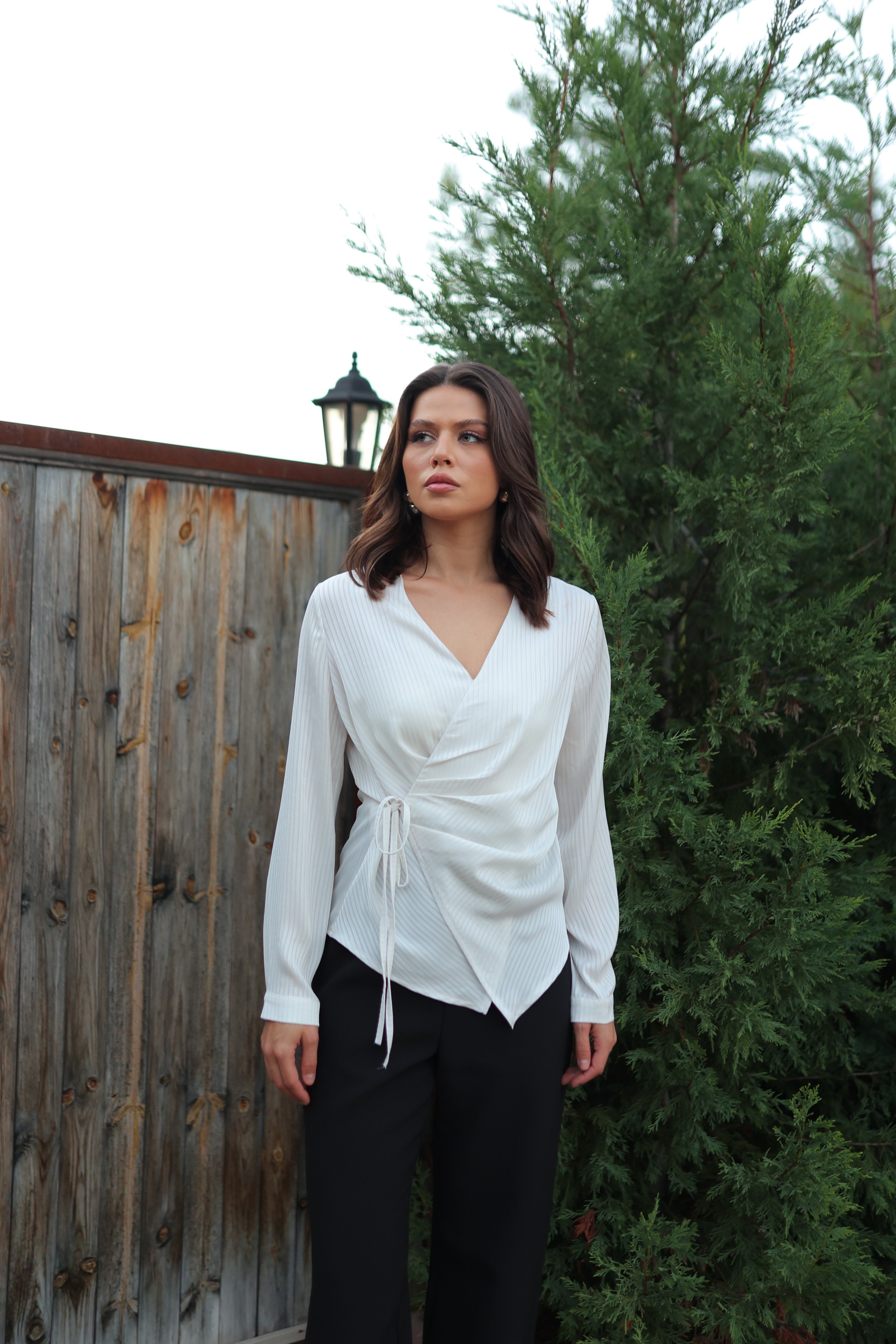 PİLELİ KRUVAZE DETAYLI DESENLİ BLUZ