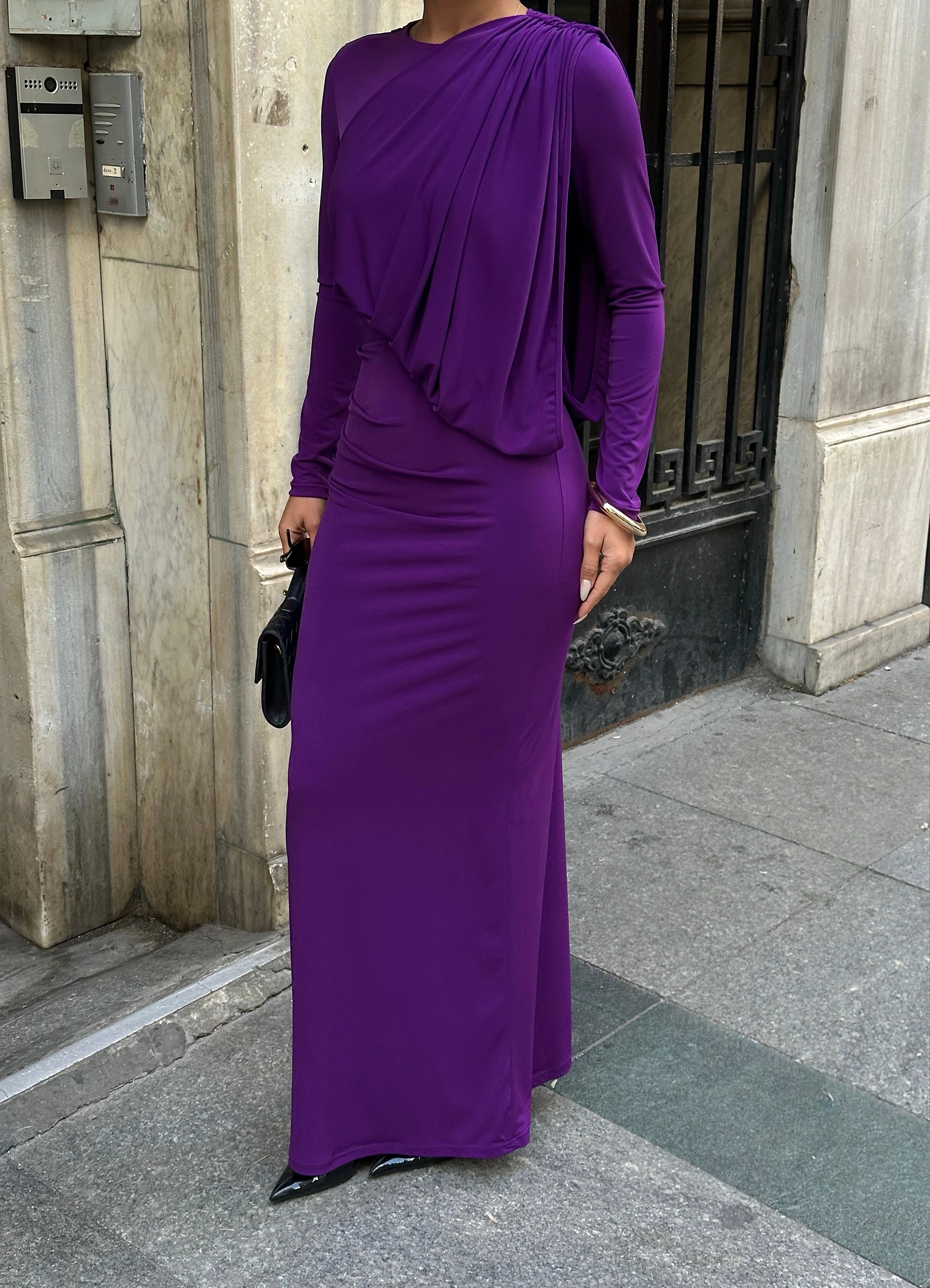 OMUZ BÜZGÜLÜ ELBİSE