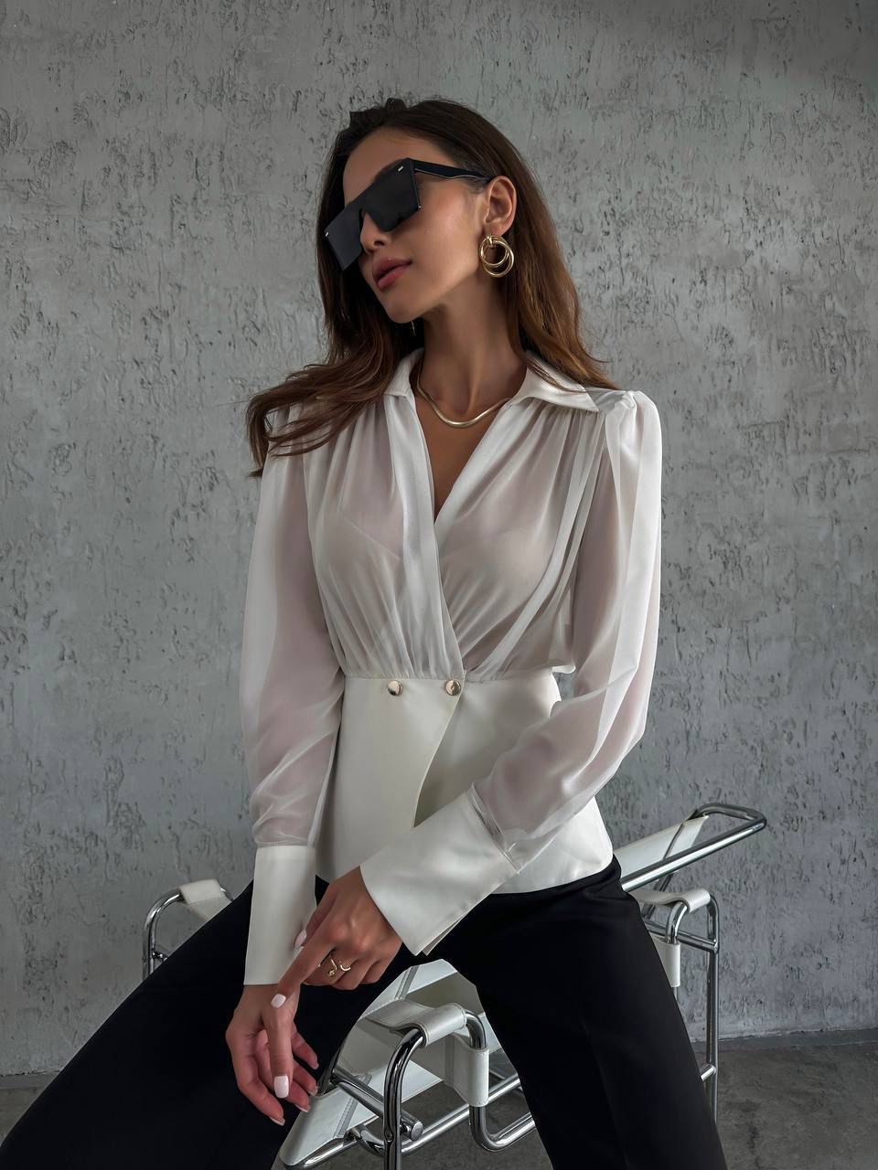 KRUVAZE YAKALI BÜZGÜLÜ BLUZ