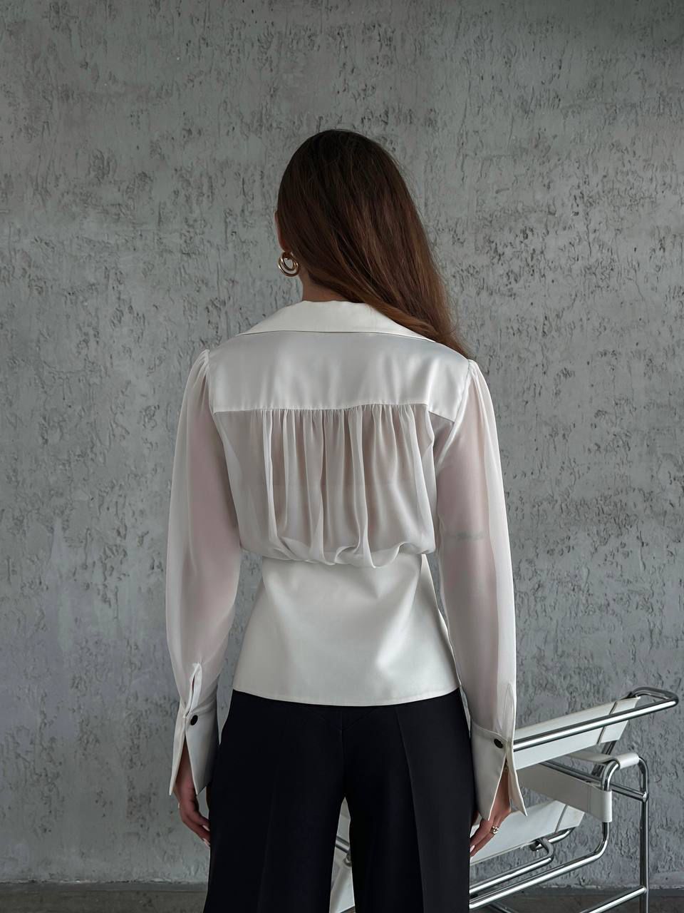 KRUVAZE YAKALI BÜZGÜLÜ BLUZ