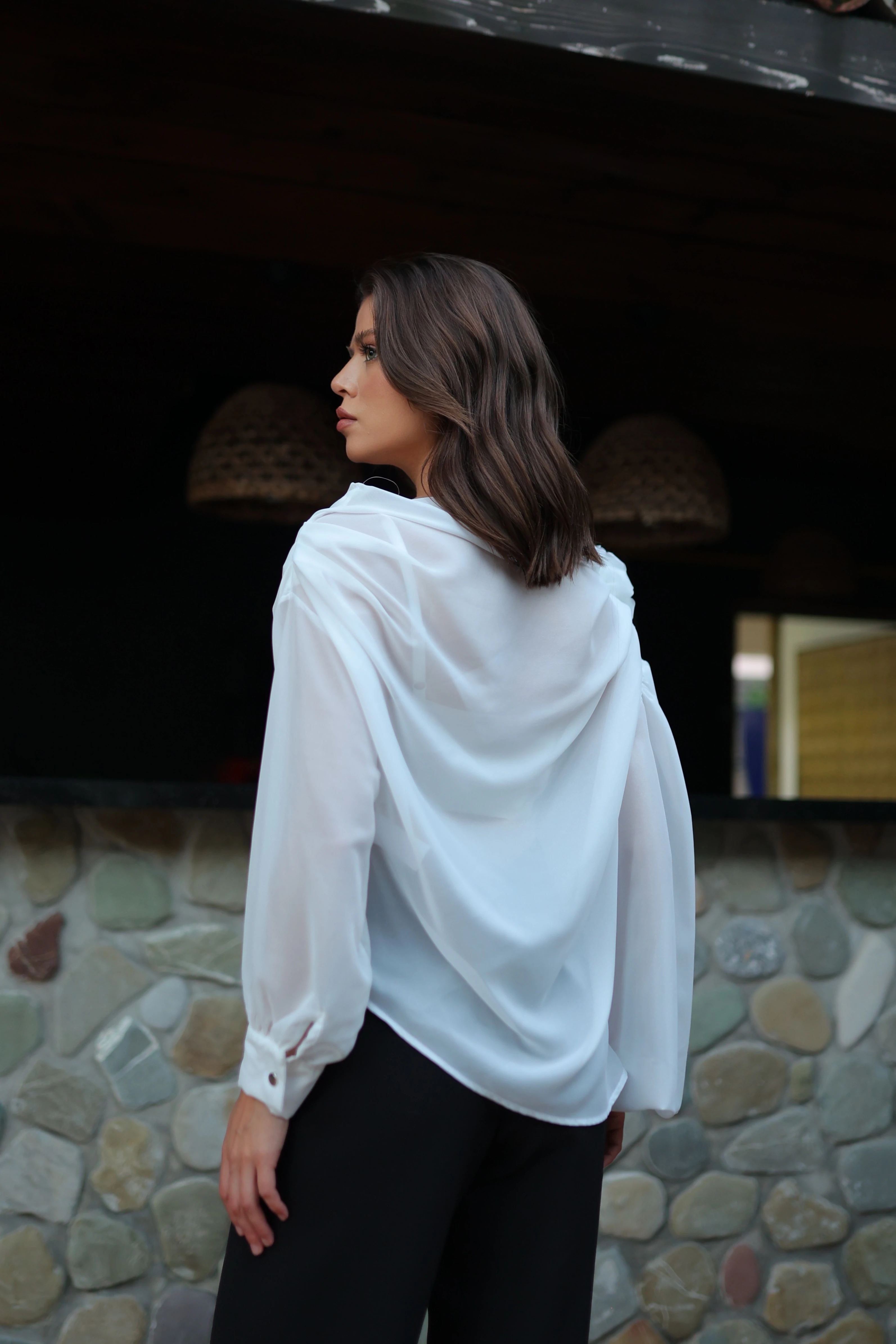 OMUZ GÜL DETAYLI BLUZ