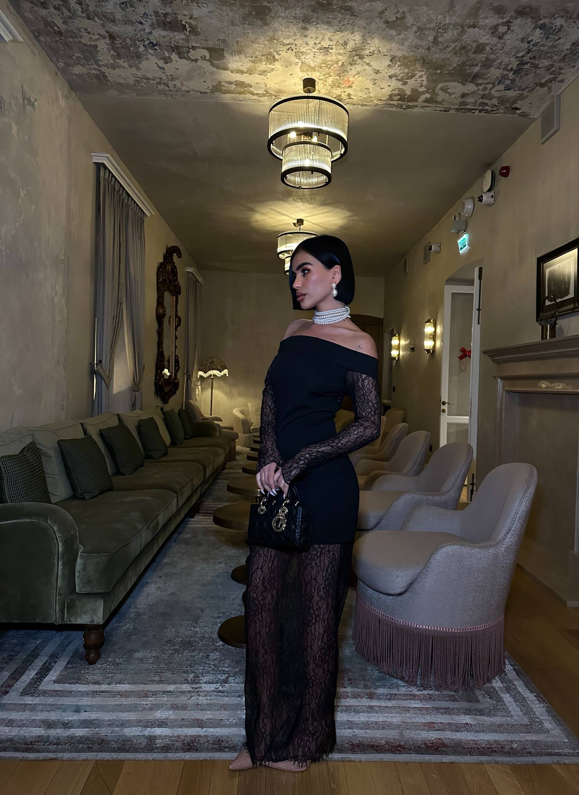 KAYIK YAKA DANTEL ELBİSE