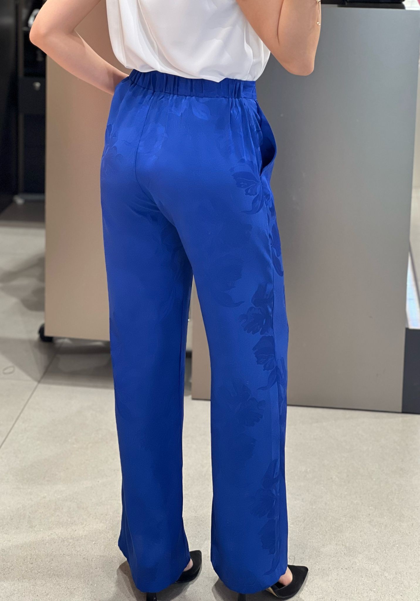 BEL LASTİKLİ DETAYLI BOL PAÇA PANTOLON