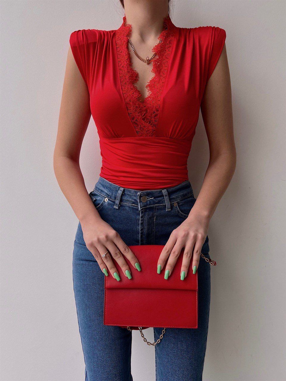 DANTELLİ VATKALI BODYSUIT