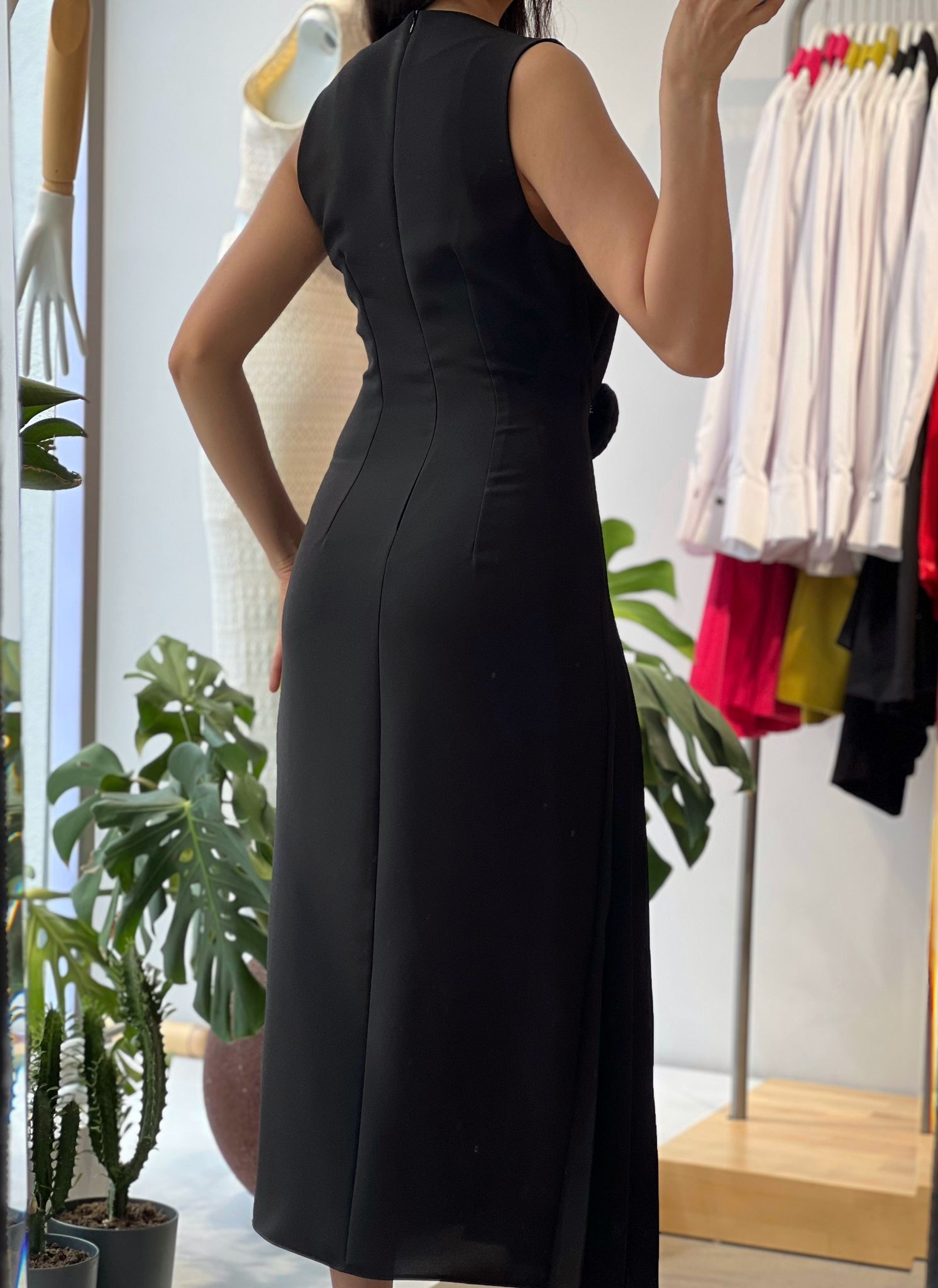 PİLİSELİ GÜL DETAYLI ELBİSE