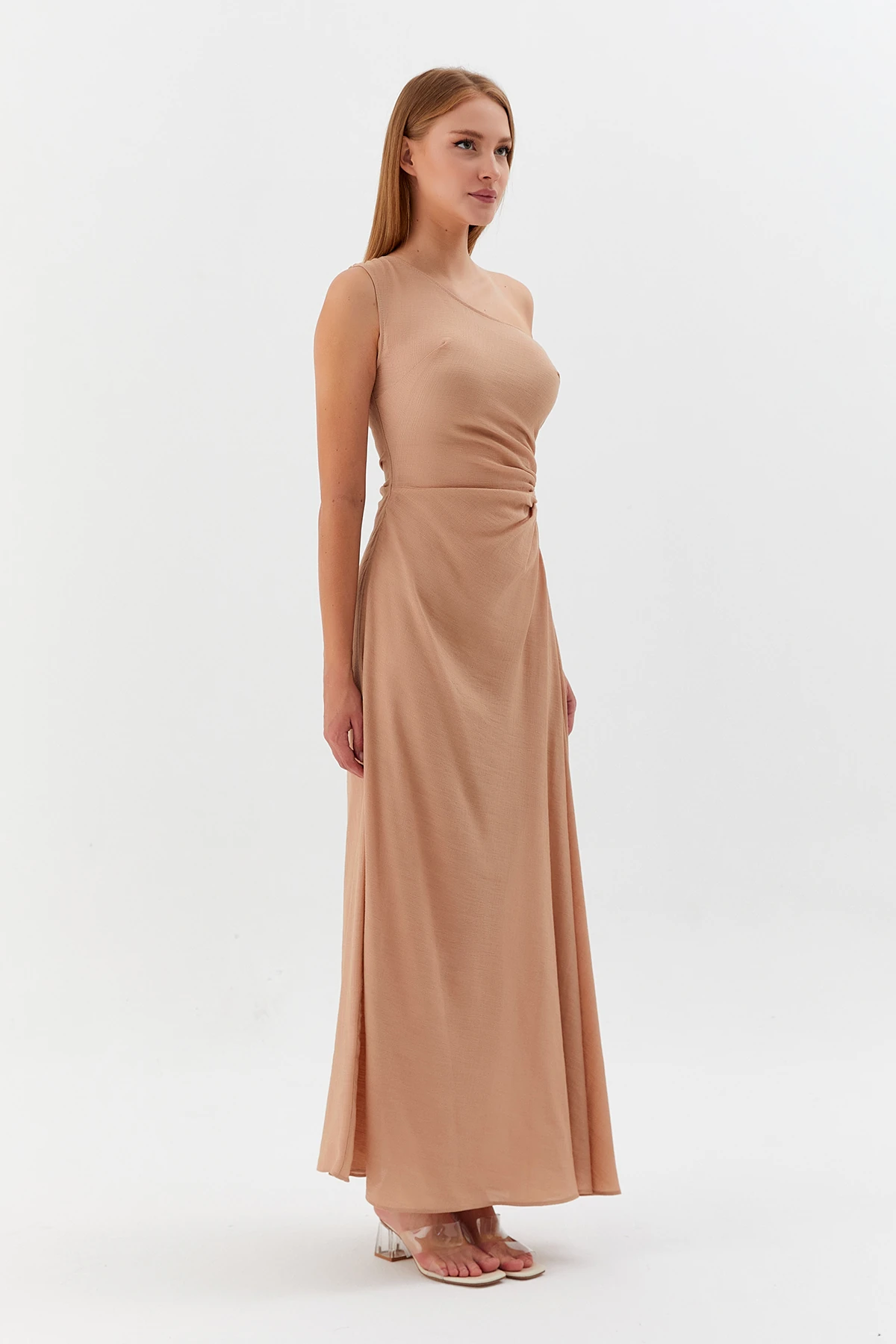 TEK OMUZ DEKOLTE DETAYLI ELBİSE