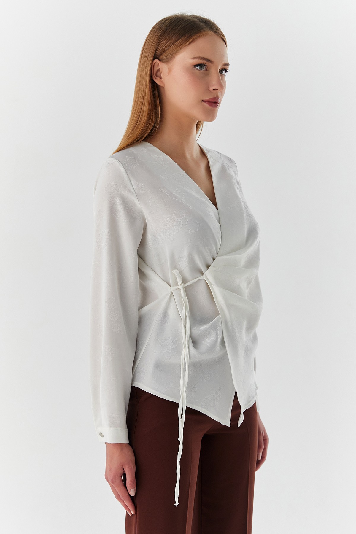 PİLELİ KRUVAZE DETAYLI DESENLİ BLUZ