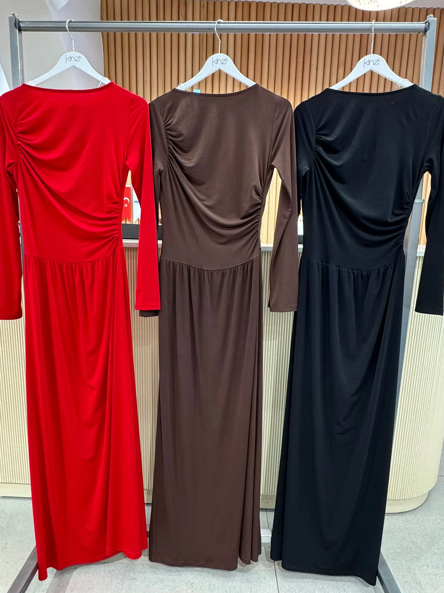 BÜZGÜLÜ UZUN KOL DETAYLI BEL LASTİKLİ ELBİSE