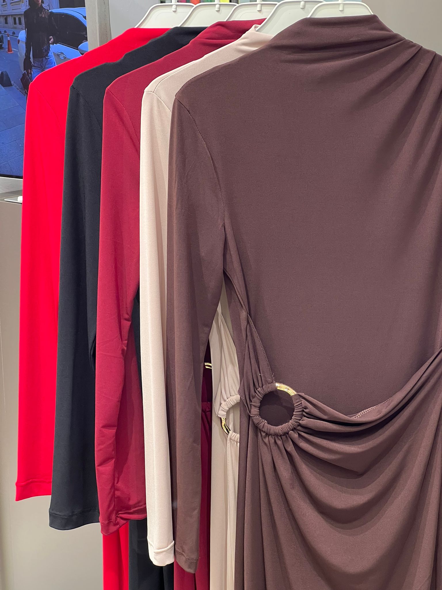 BEL TOKA DETAYLI ÖN YIRTMAÇLI ELBİSE