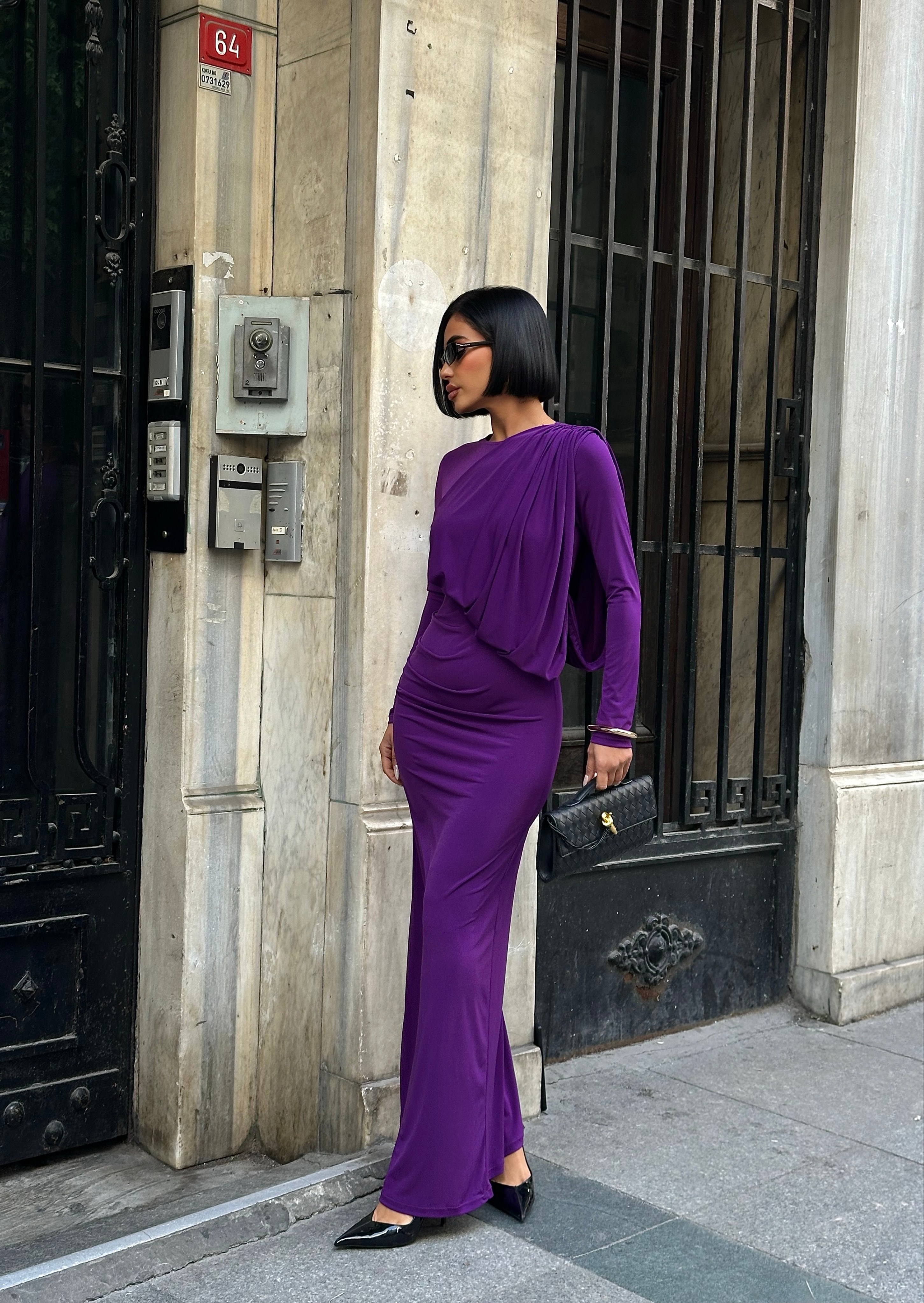 OMUZ BÜZGÜLÜ ELBİSE