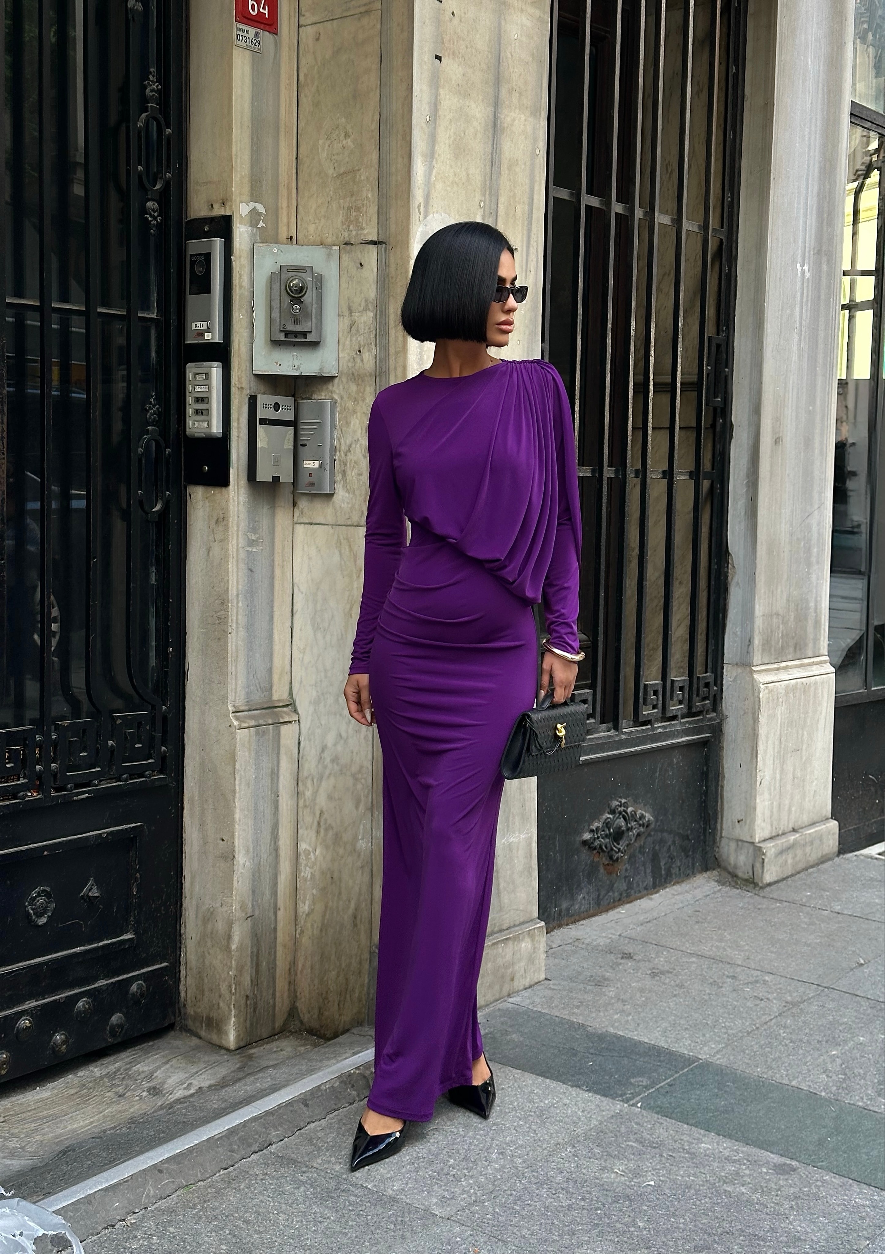 OMUZ BÜZGÜLÜ ELBİSE