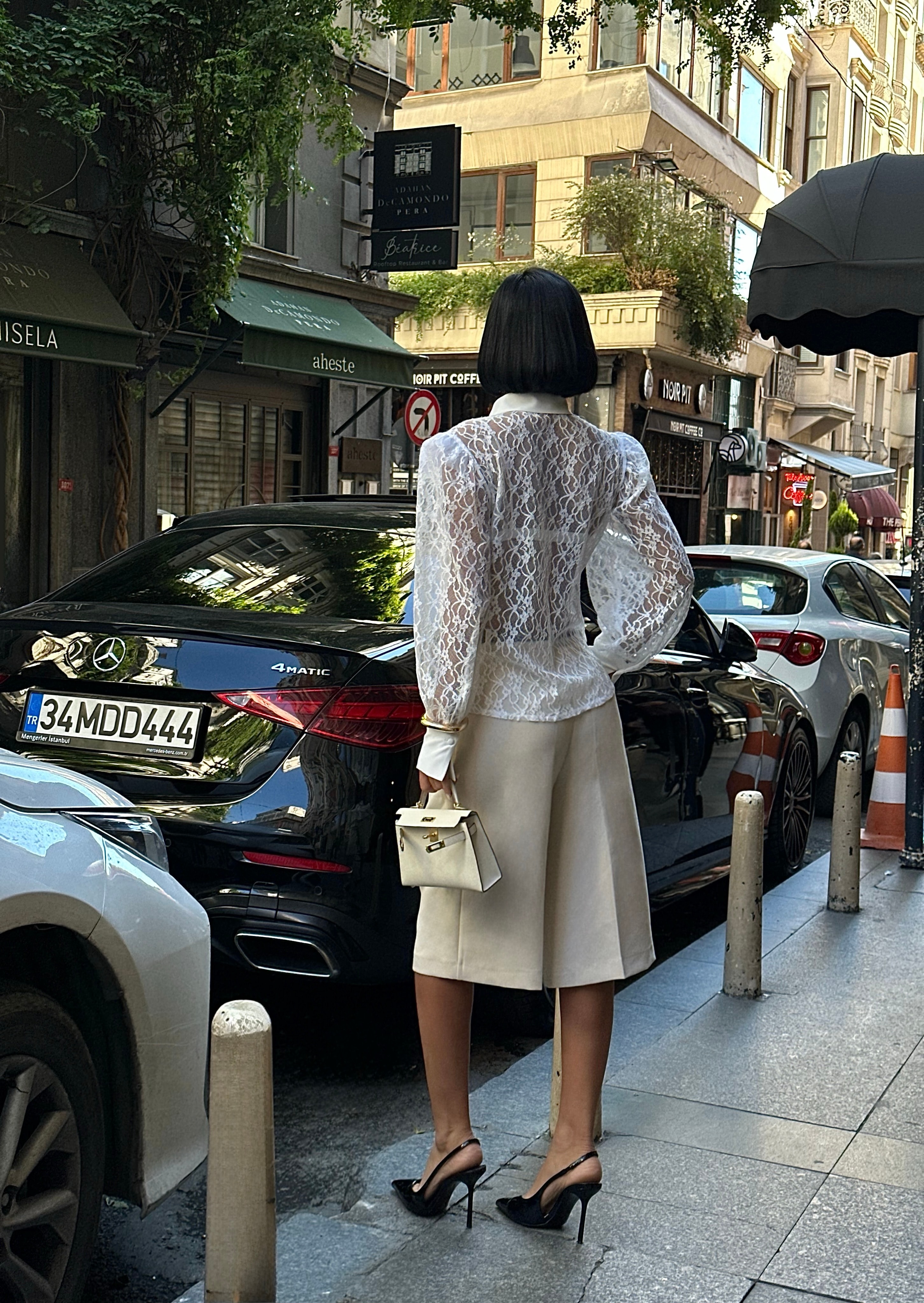 YAKALI ÖN CEPLİ DETAYLI GÖMLEK