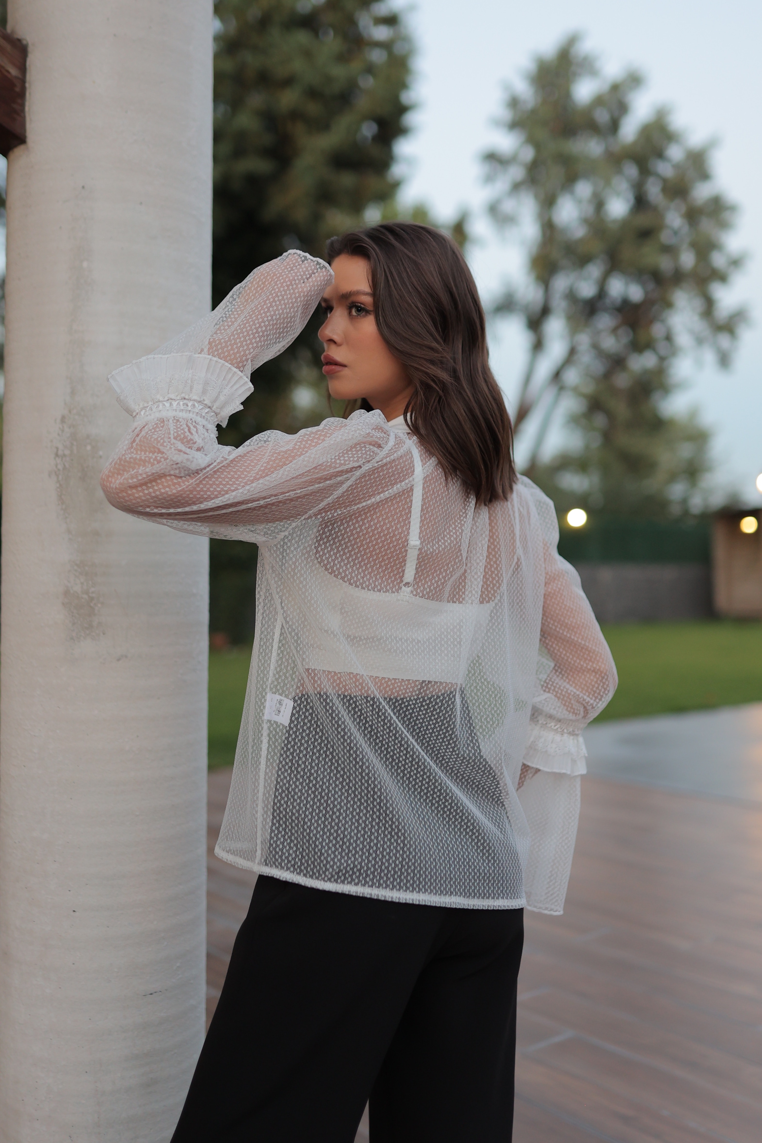 KLOŞ KOL DETAYLI FIRFIRLI BLUZ