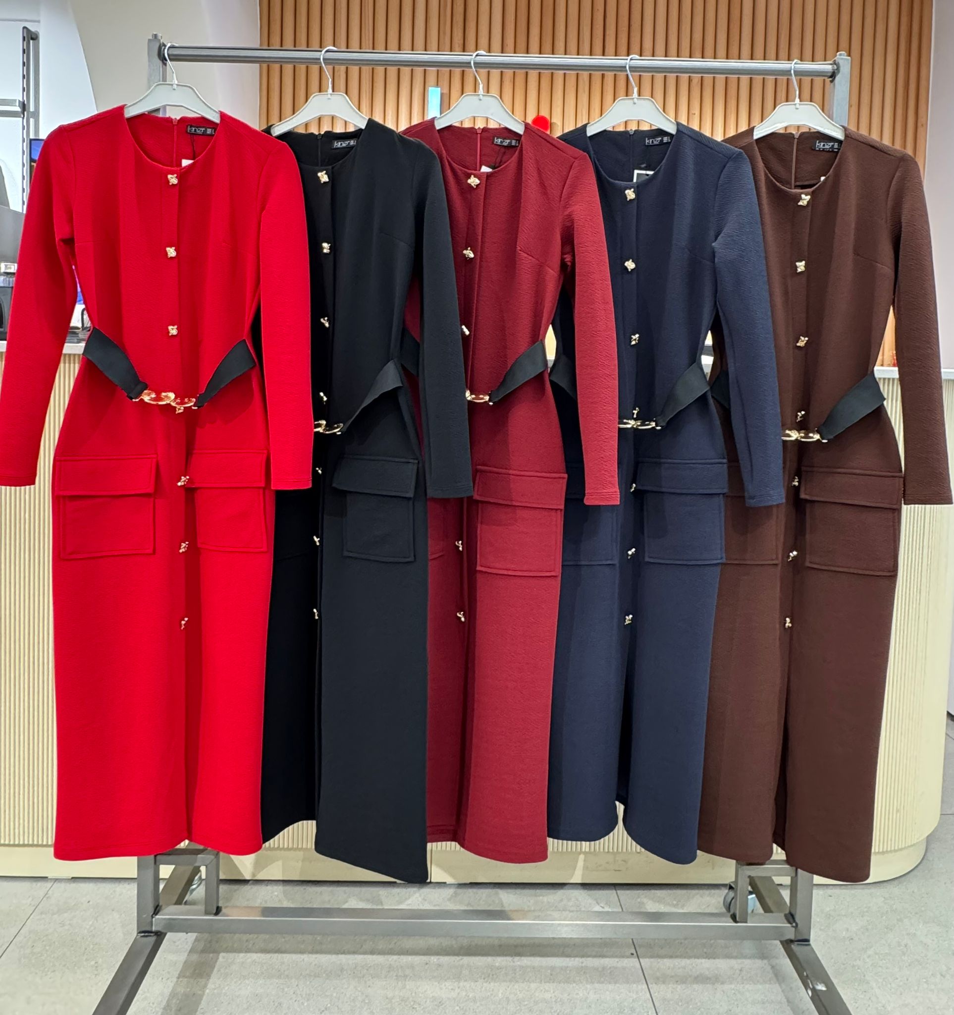 ÖN DÜĞME DETAYLI ELBİSE