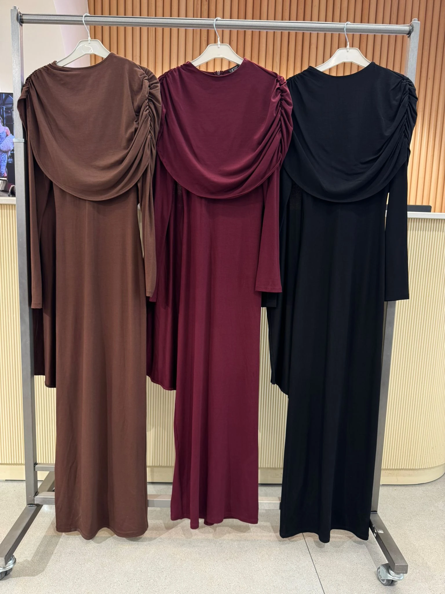 OMUZ BÜZGÜLÜ ELBİSE