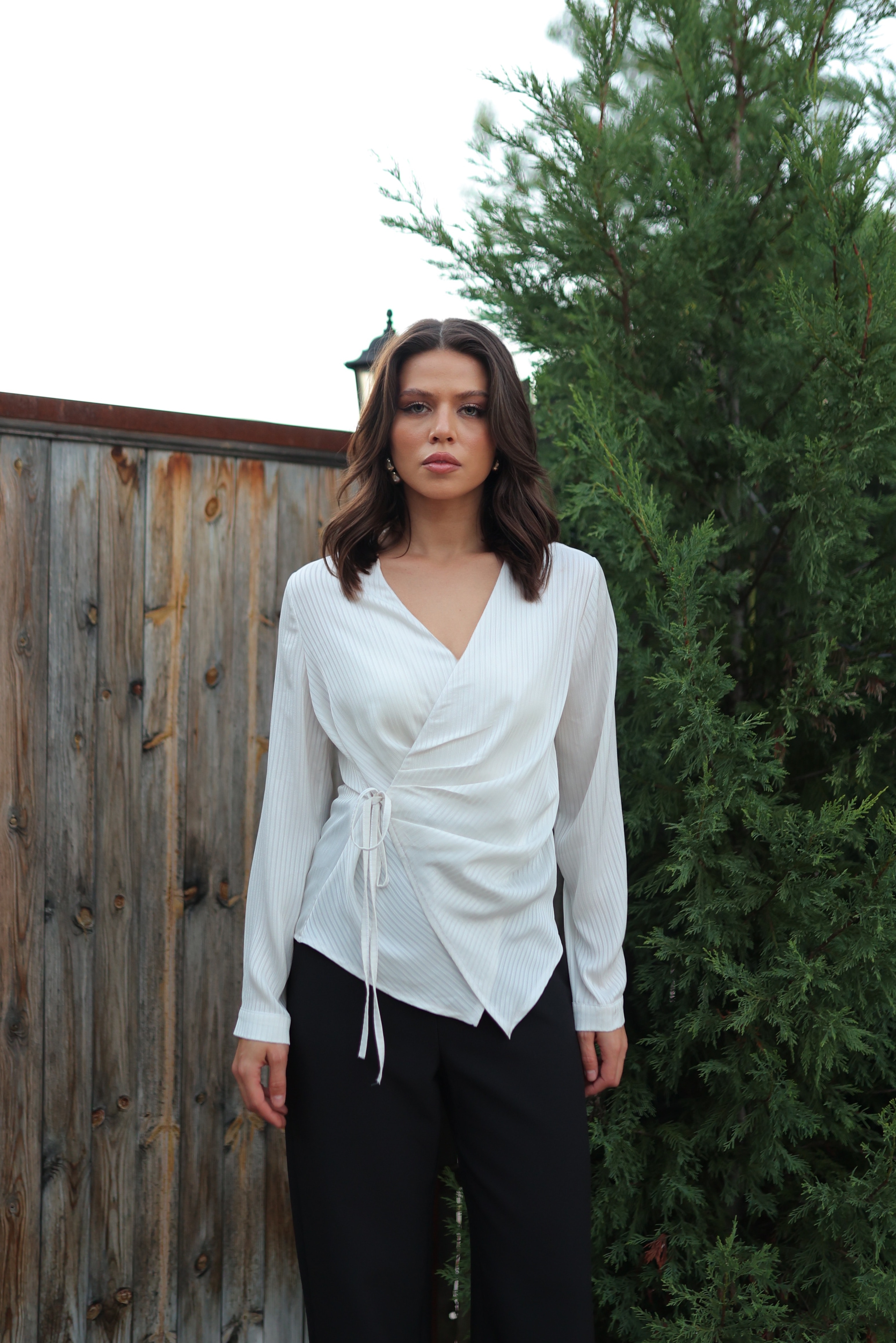 PİLELİ KRUVAZE DETAYLI DESENLİ BLUZ