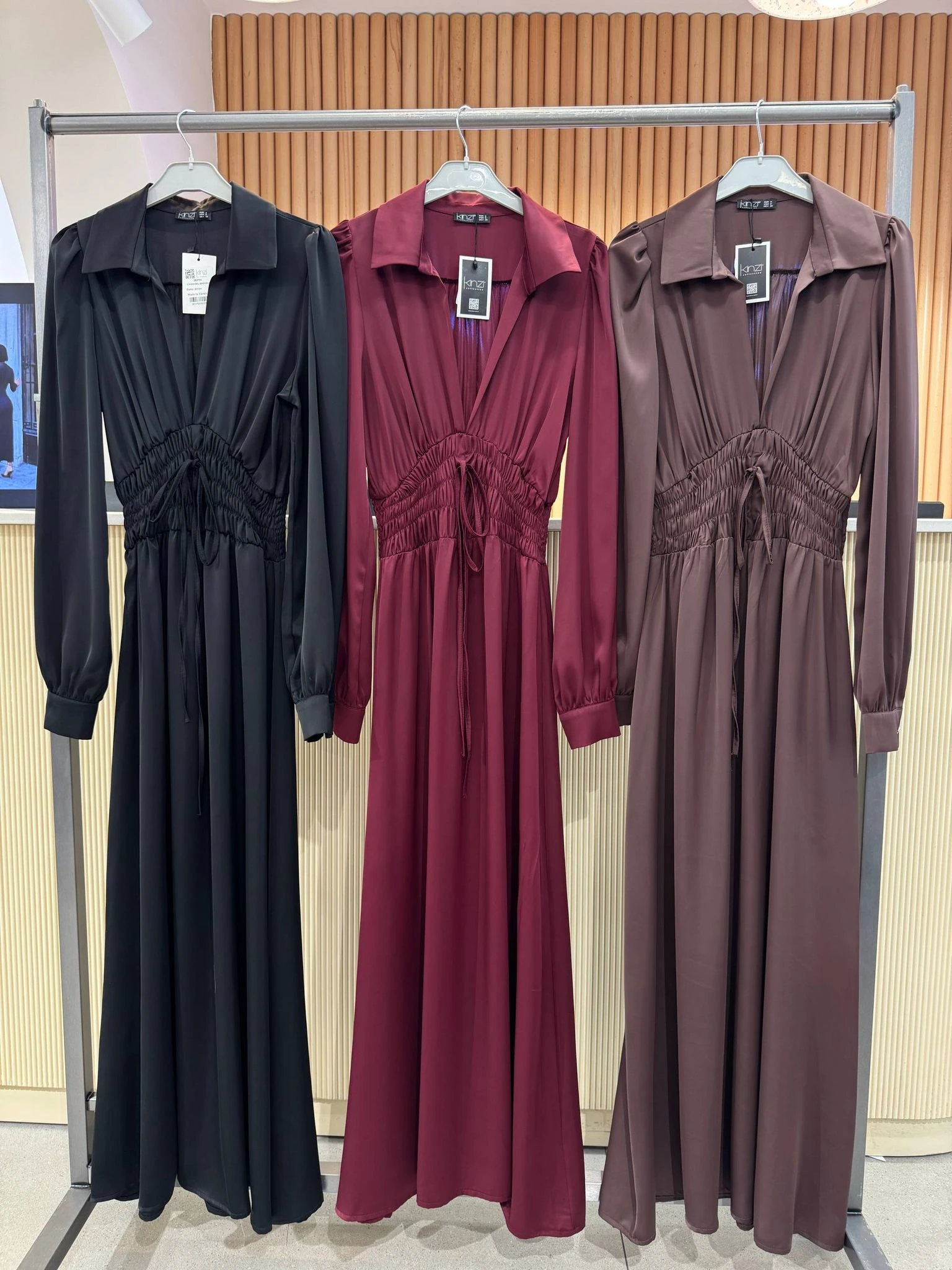 V YAKA BEL BAĞCIKLI DETAYLI KLOŞ ELBİSE