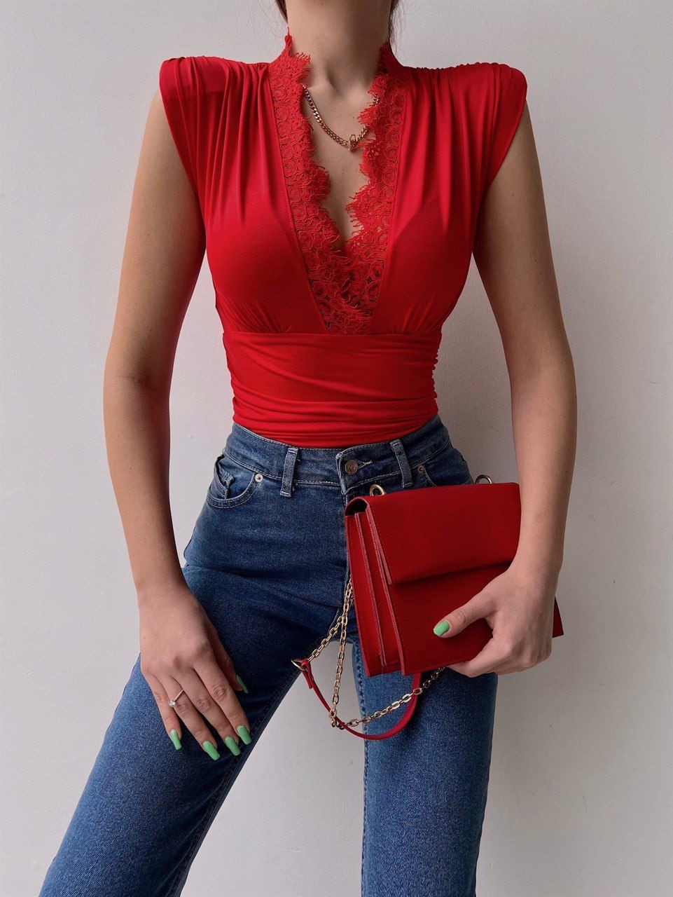 DANTELLİ VATKALI BODYSUIT