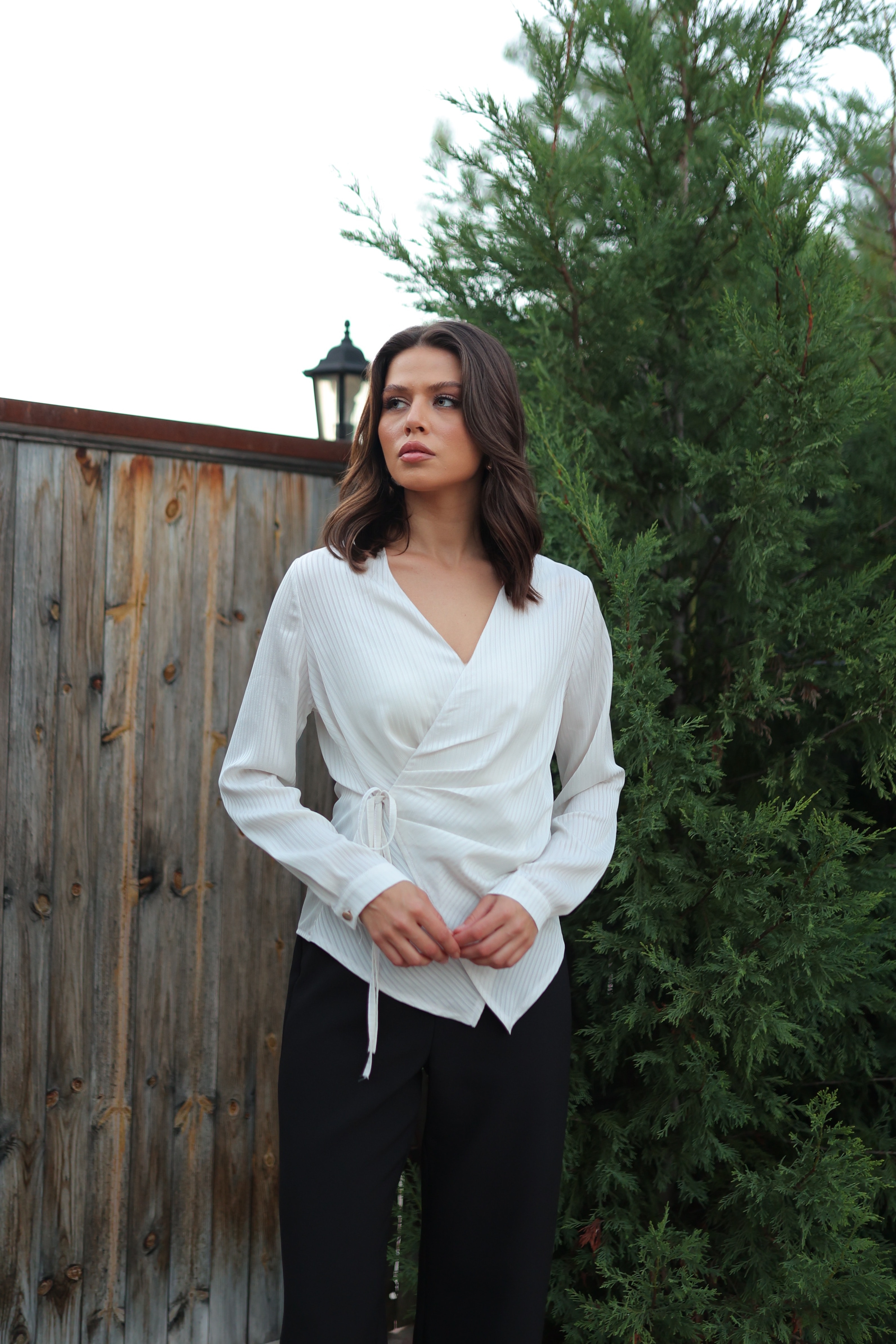 PİLELİ KRUVAZE DETAYLI DESENLİ BLUZ