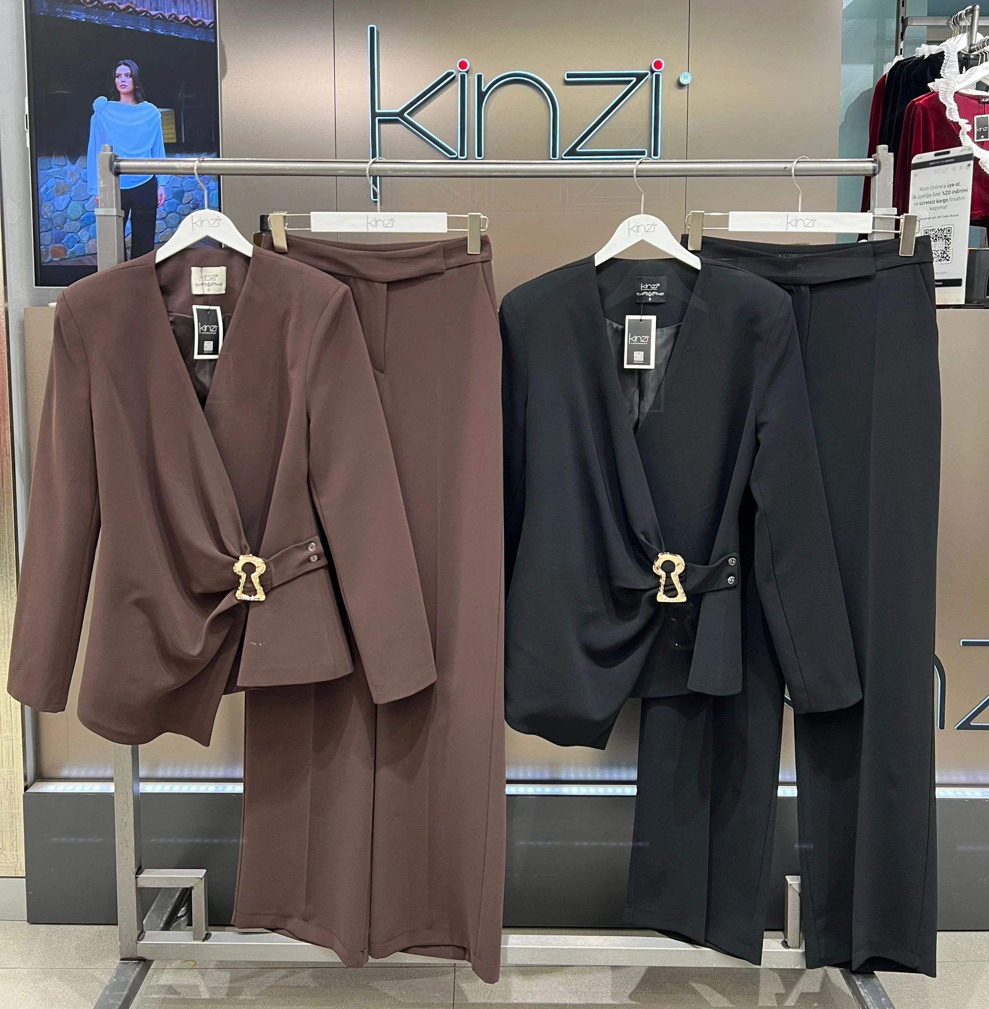 KRUVAZE YAN TOKALI CEKET - YÜKSEK BEL AGRAFLI PANTOLON