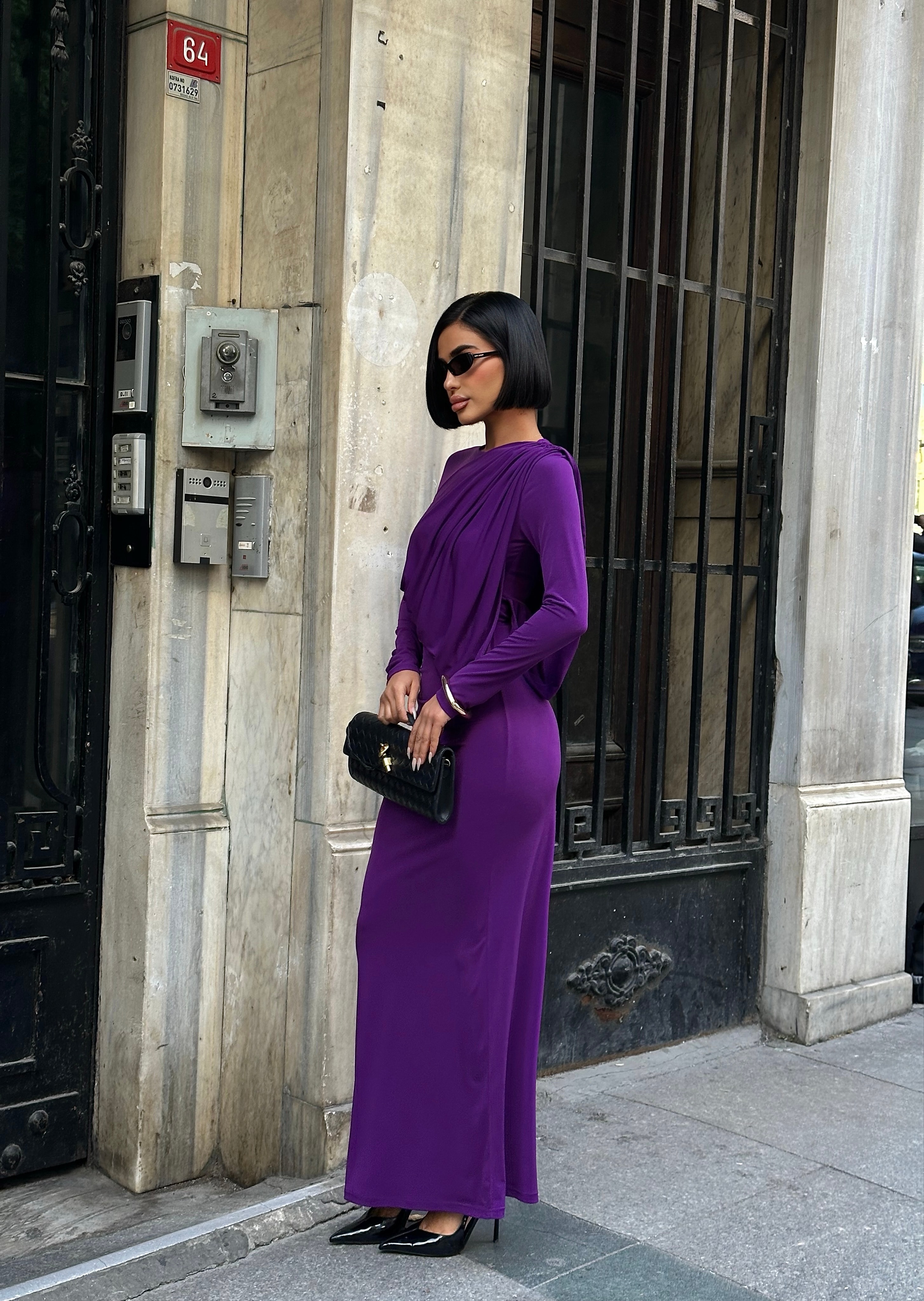 OMUZ BÜZGÜLÜ ELBİSE