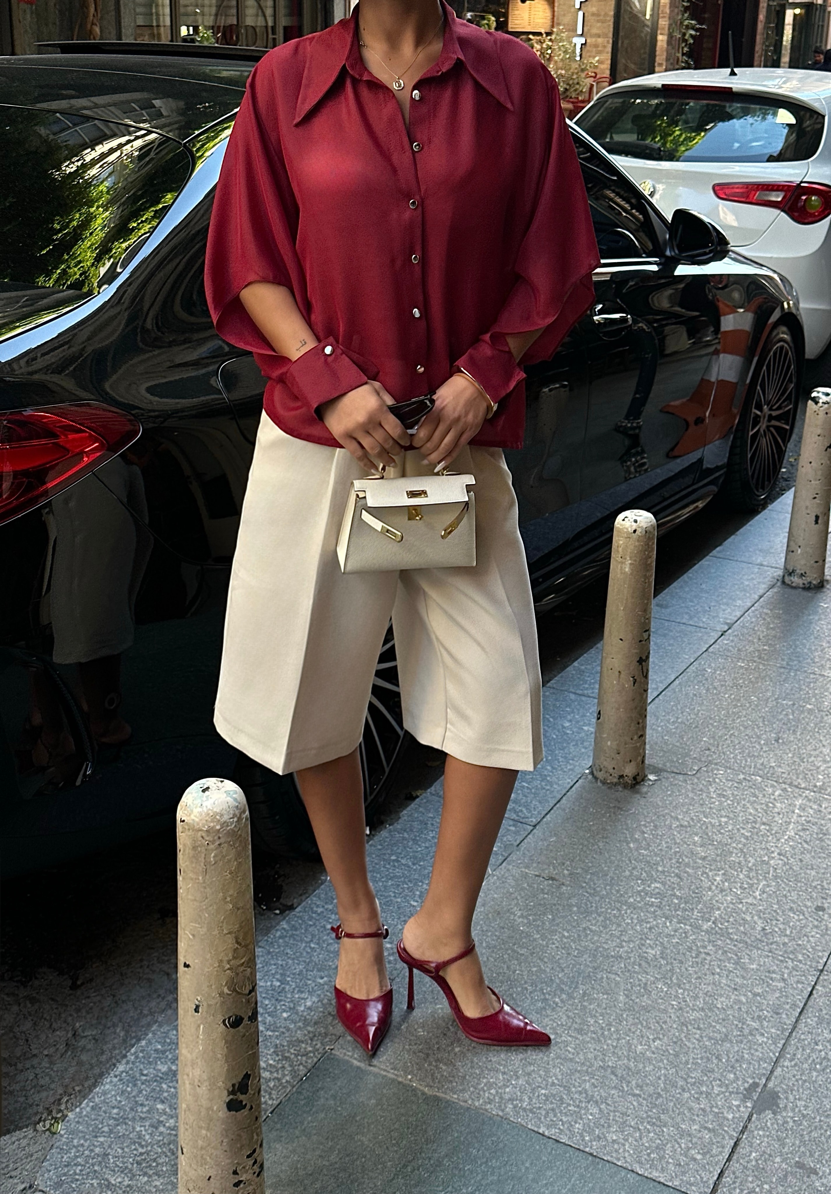 KOL YIRTMAÇ DETAYLI GÖMLEK