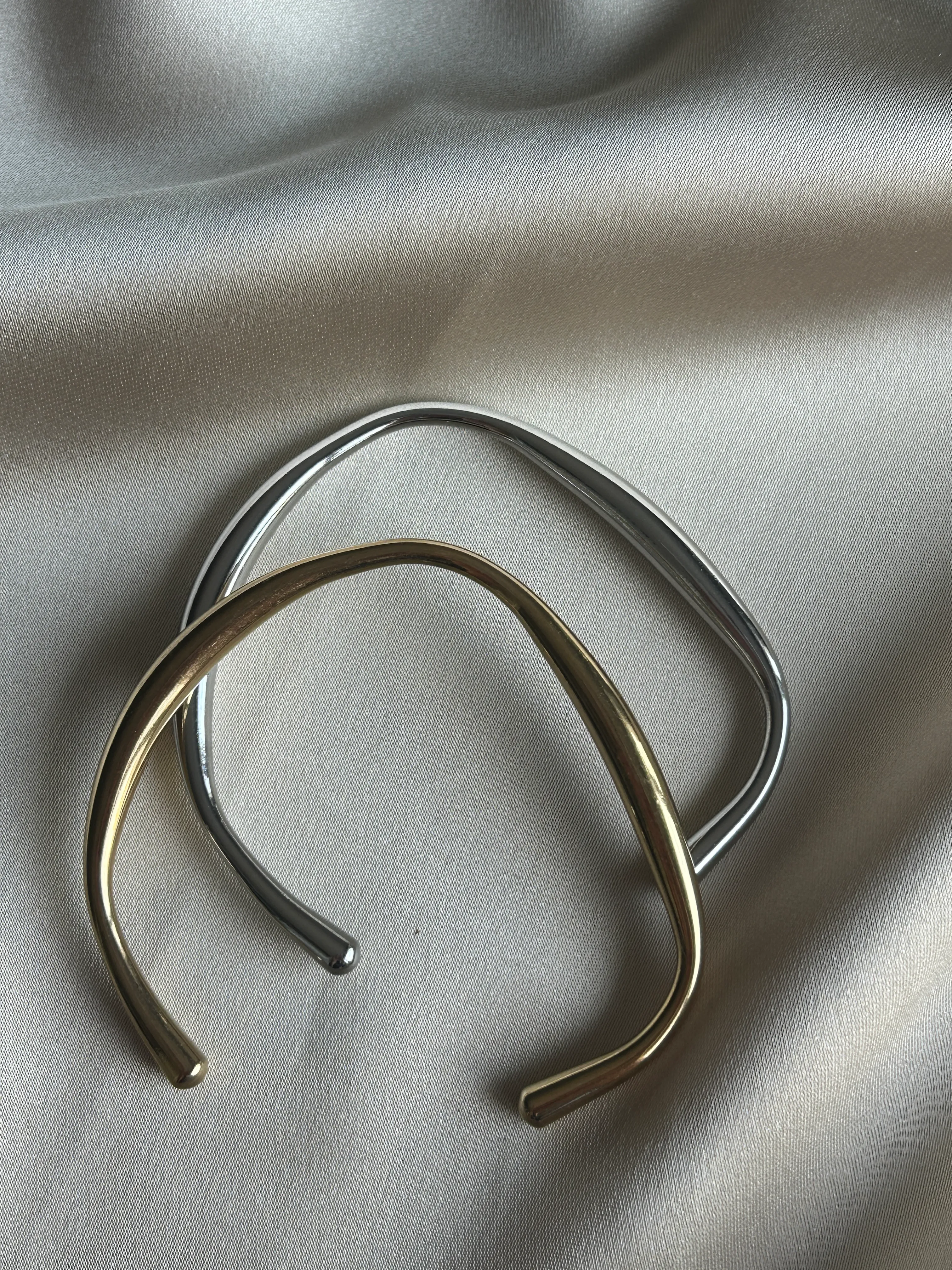 Asimetrik Kelepçe Bileklik ( gümüş renk )