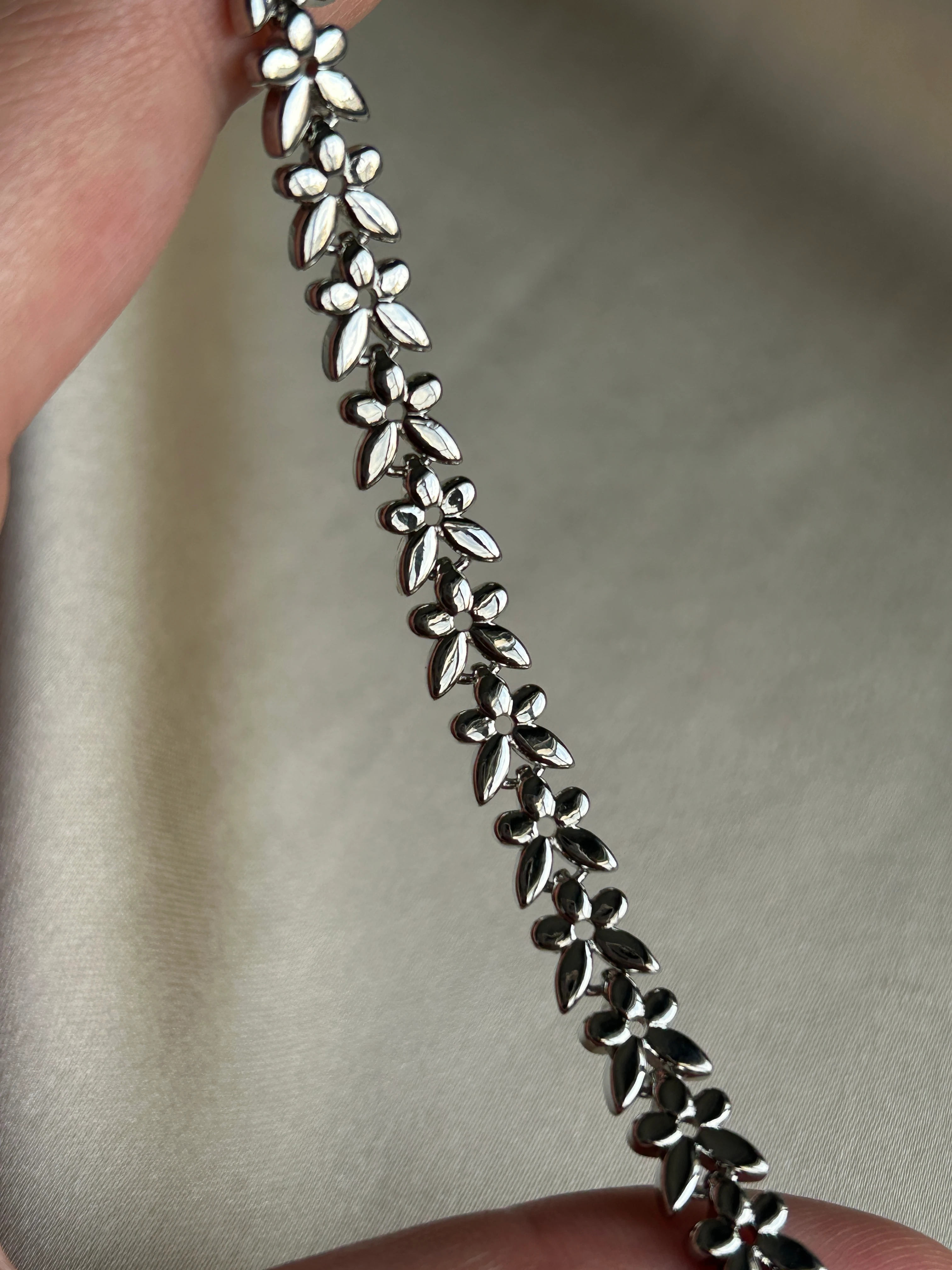 Mini Çiçek Model Bileklik ( gümüş renk )