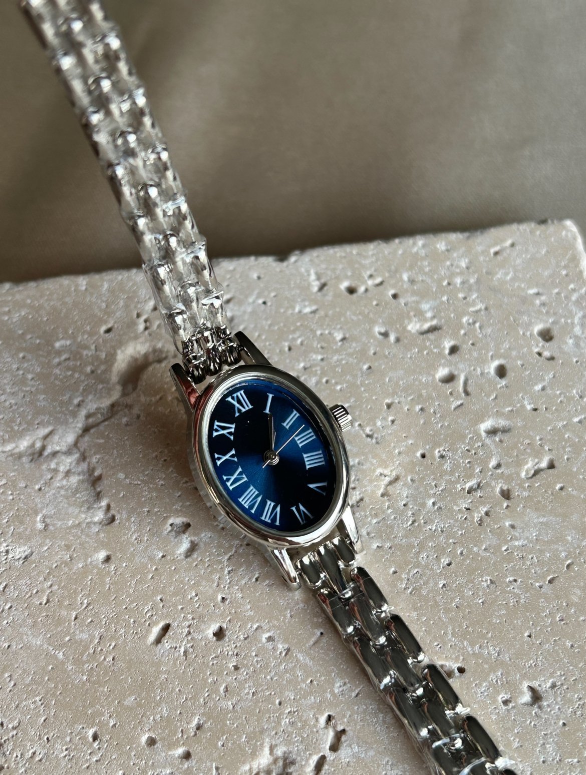 Oval Model Lacivert Kasa Saat ( gümüş renk )