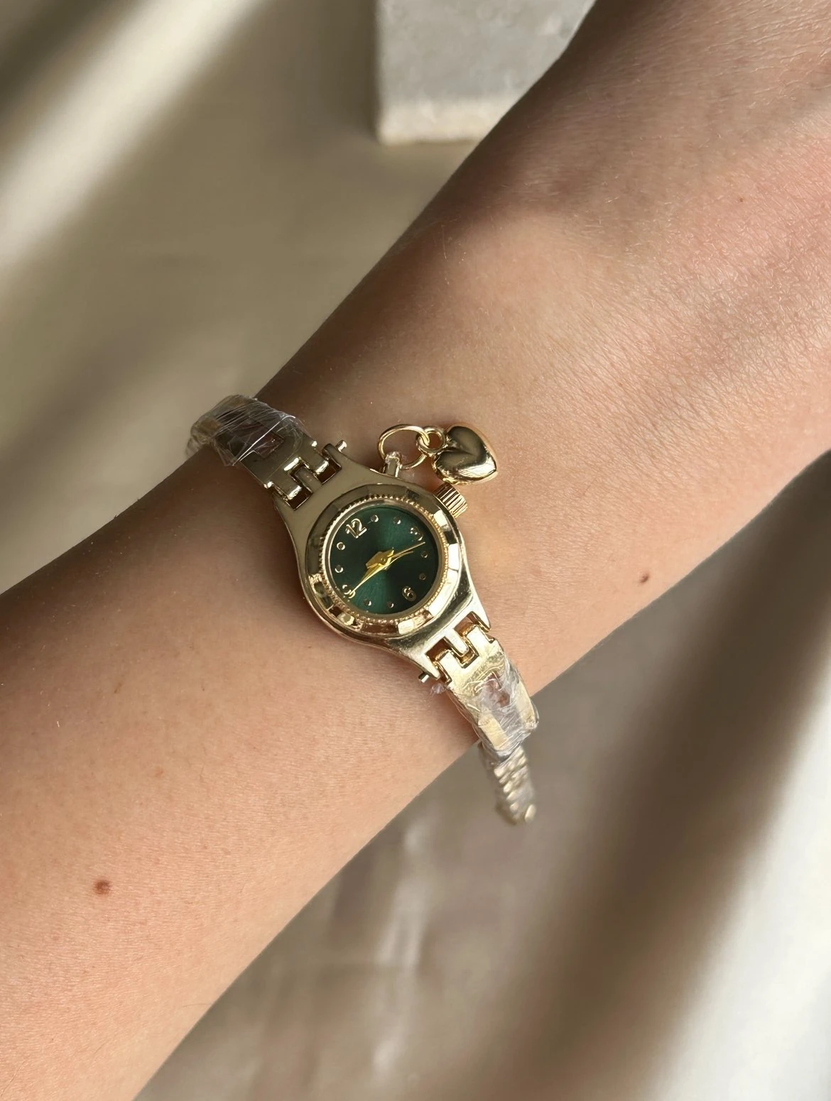 Kalp Charm Yeşil Kadran Saat ( gold renk )