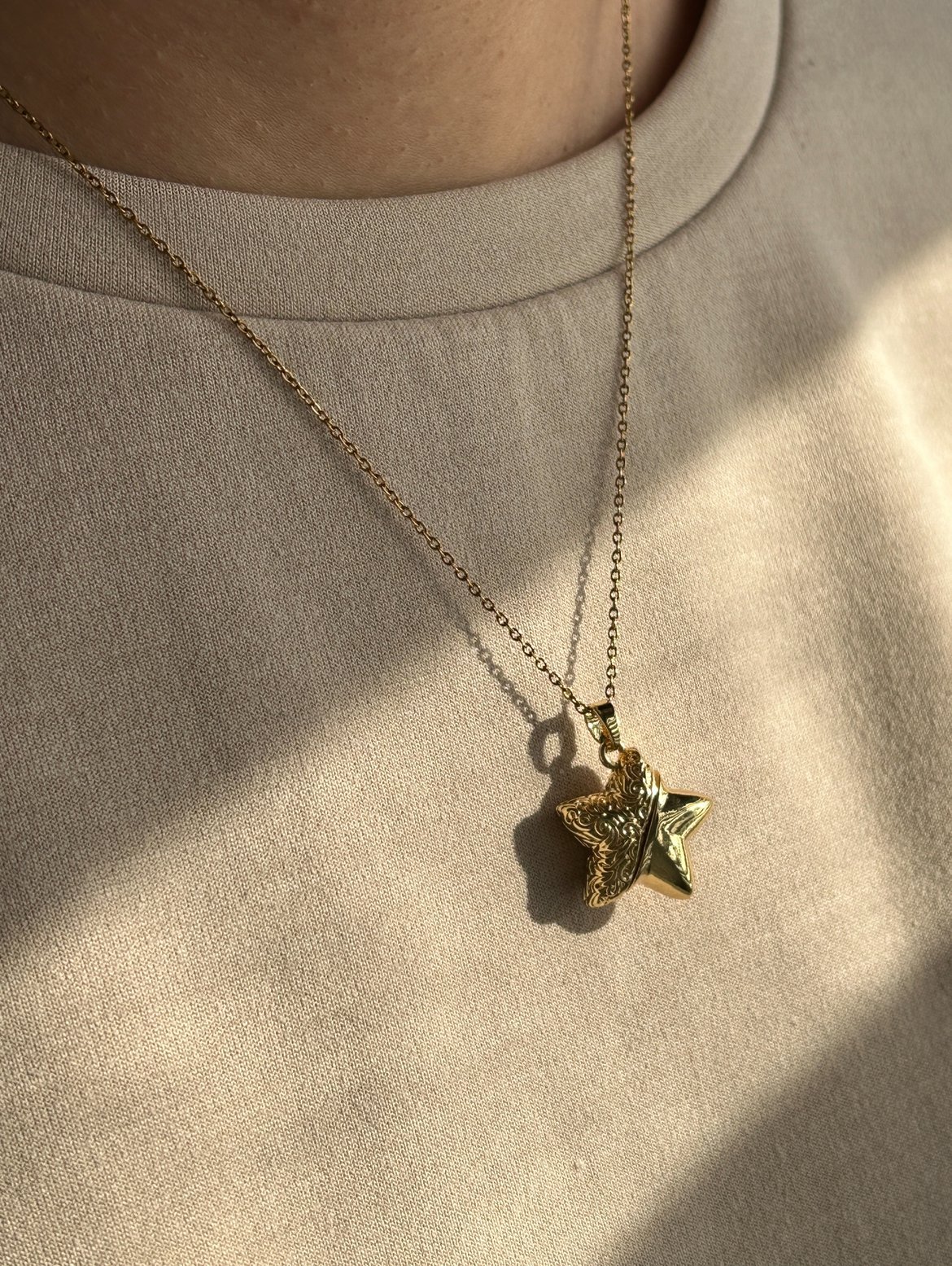 İçi Açılabilir Yıldız Kolye