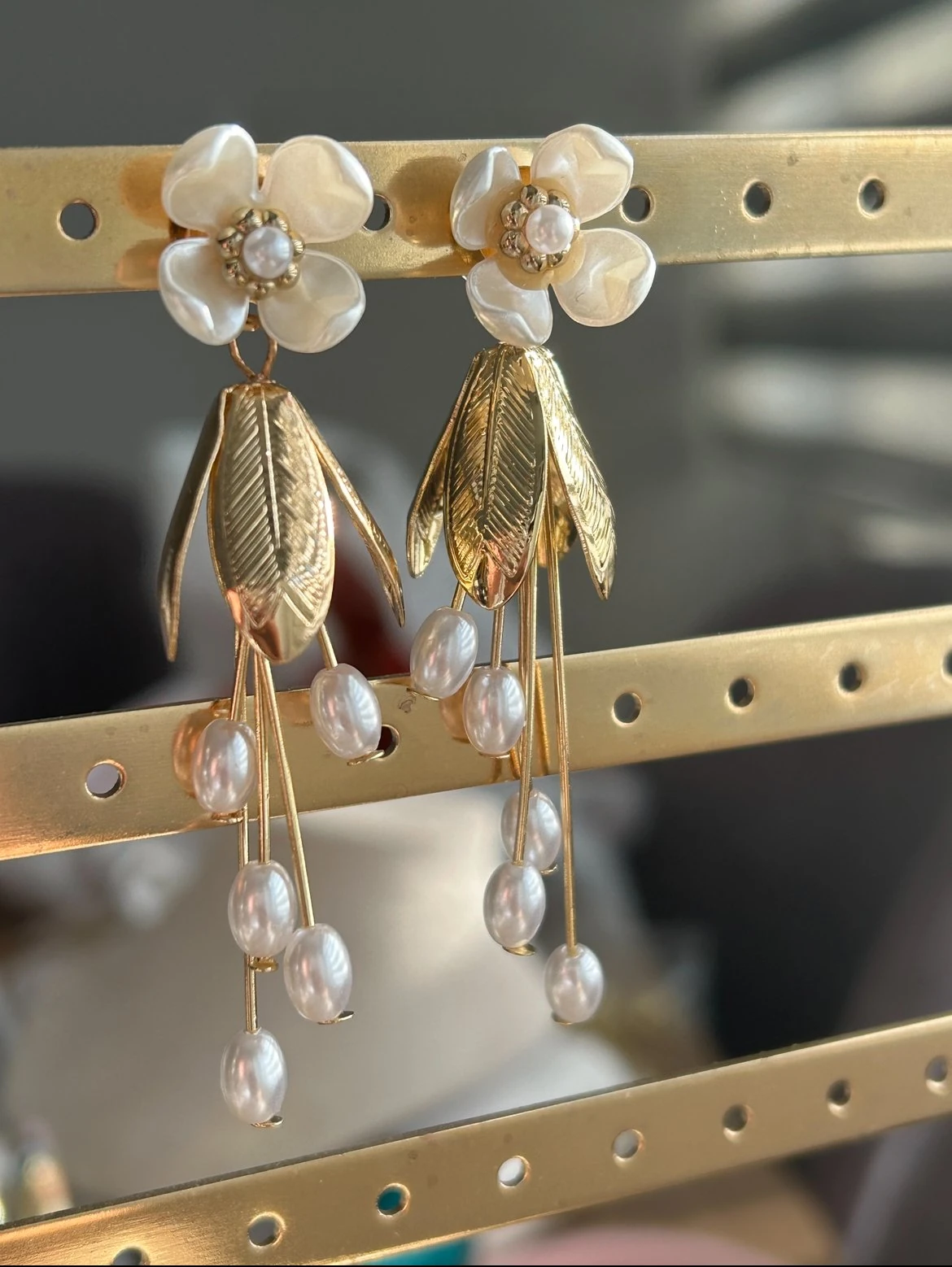 Çiçek Sallantı Model Küpe