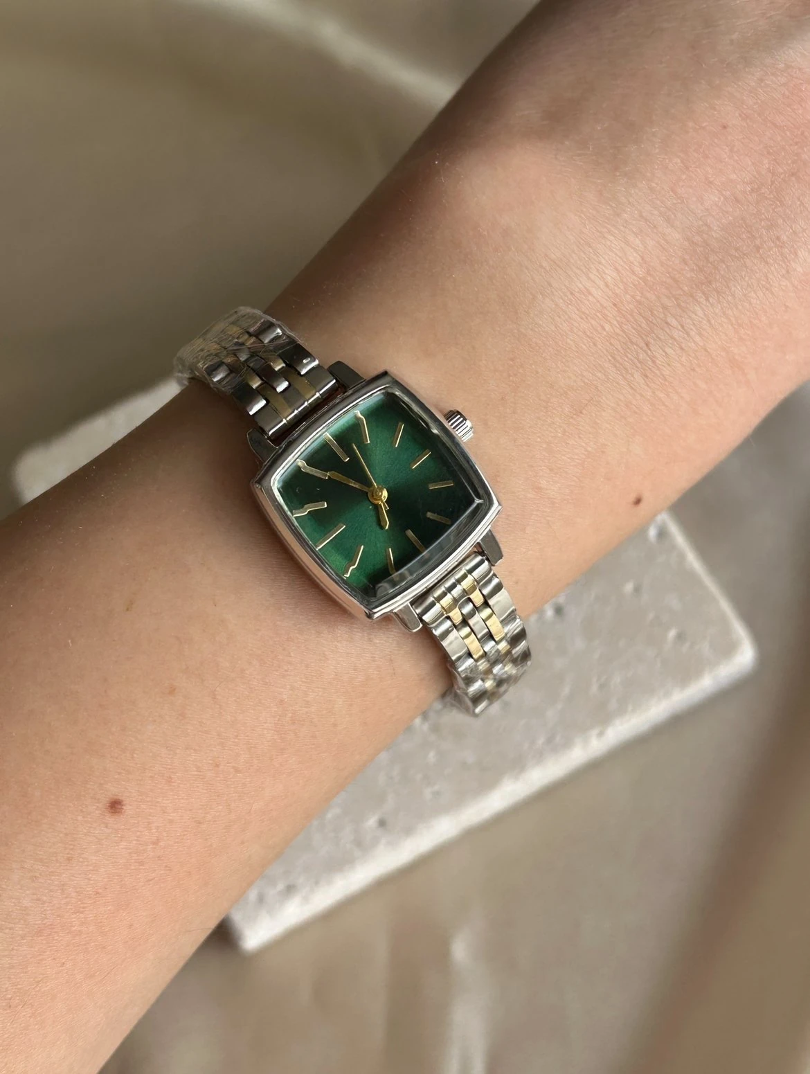 Kare Model Yeşil Kadran Saat ( çift renkli )