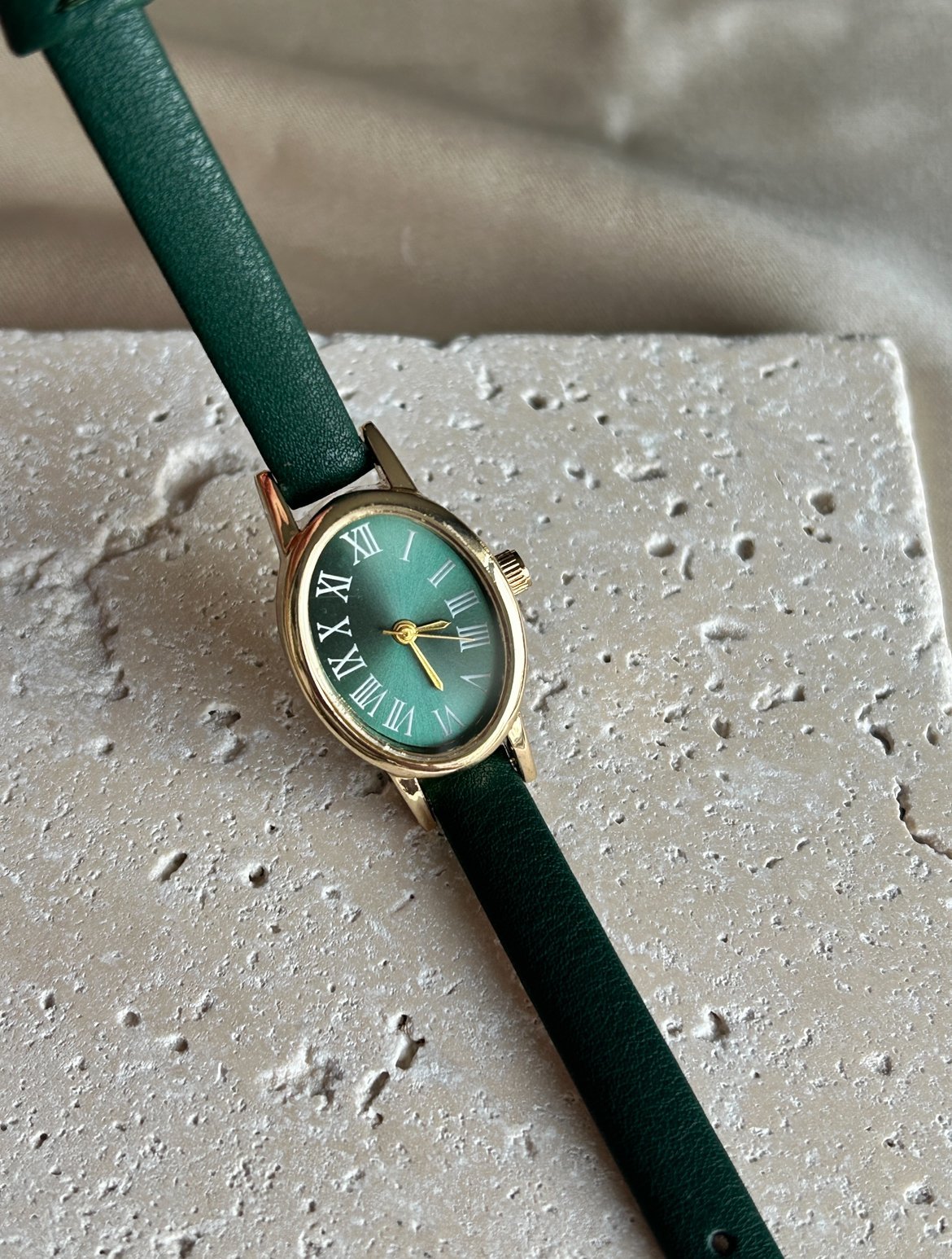 Koyu Yeşil Oval Model Saat
