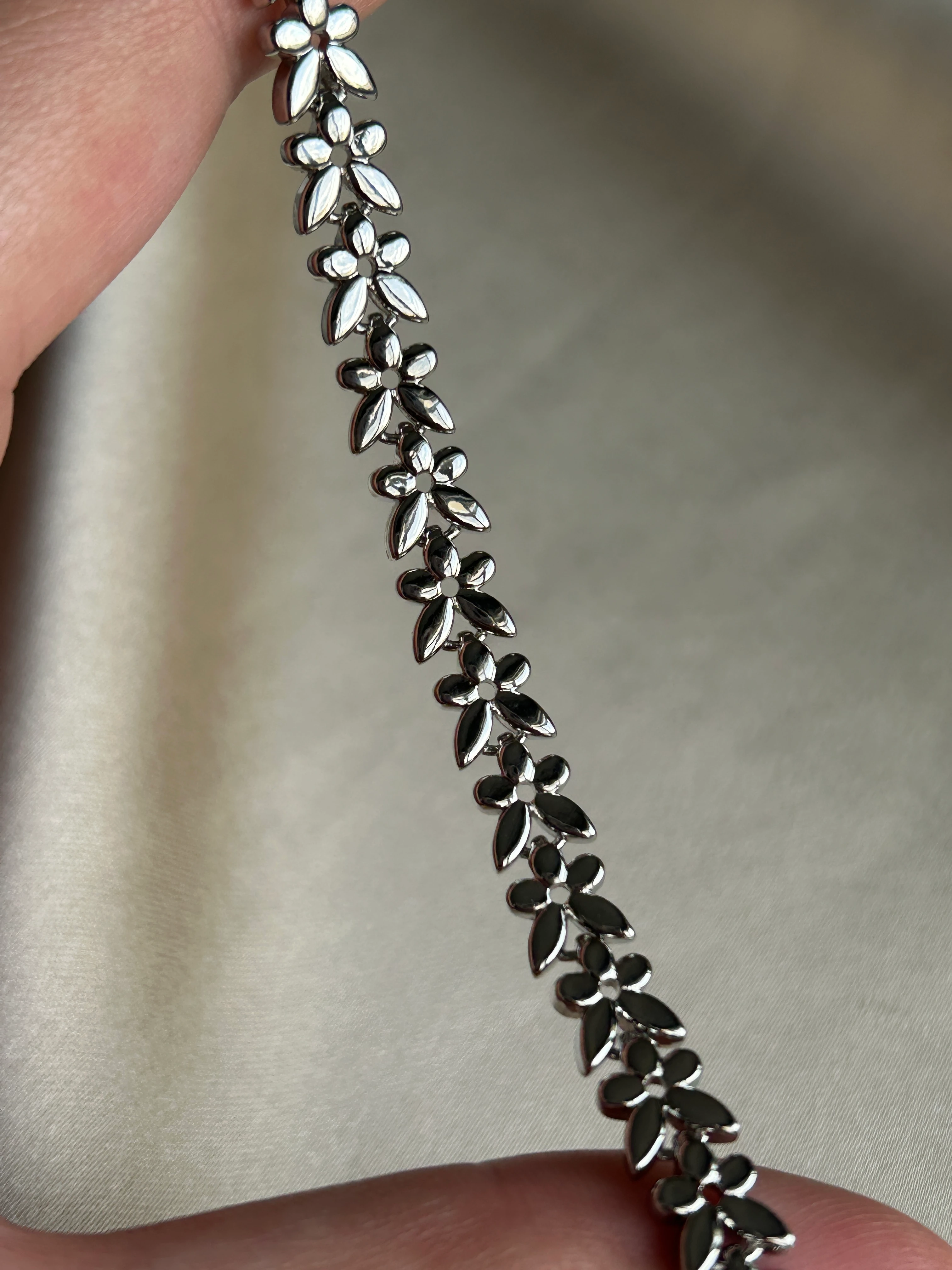 Mini Çiçek Model Bileklik ( gümüş renk )