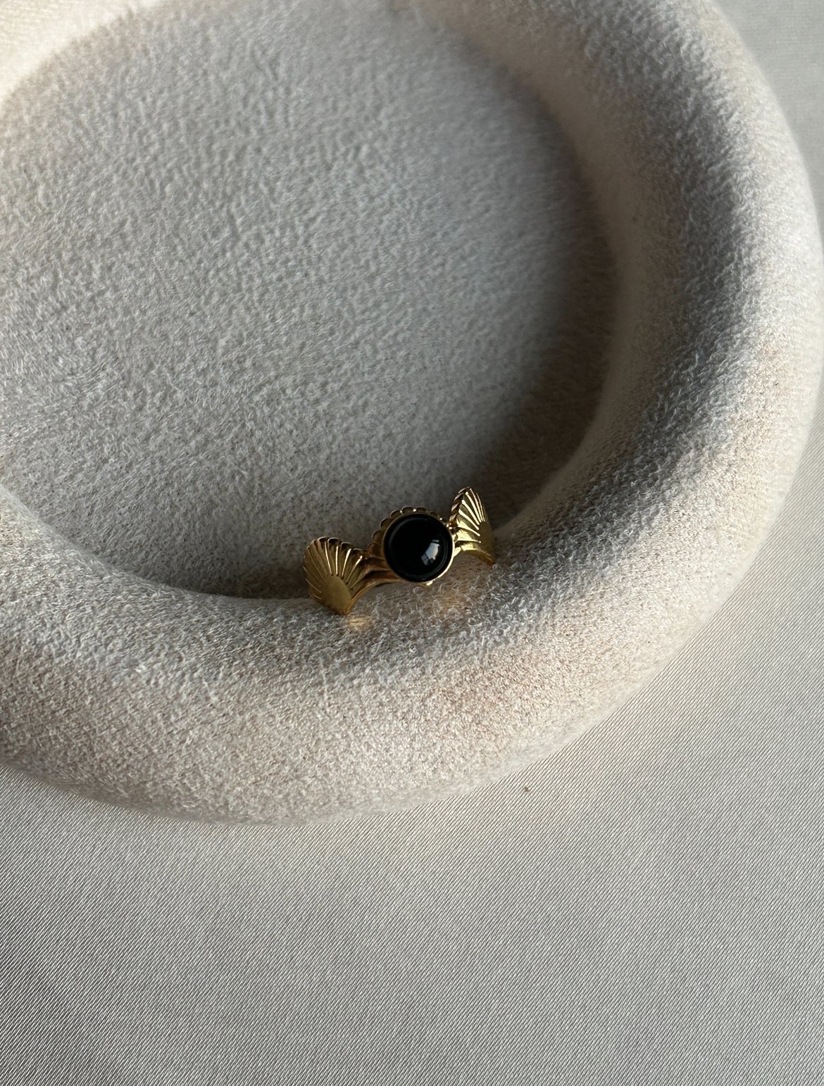 Siyah Taş Deniz Kabuğu Model Yüzük