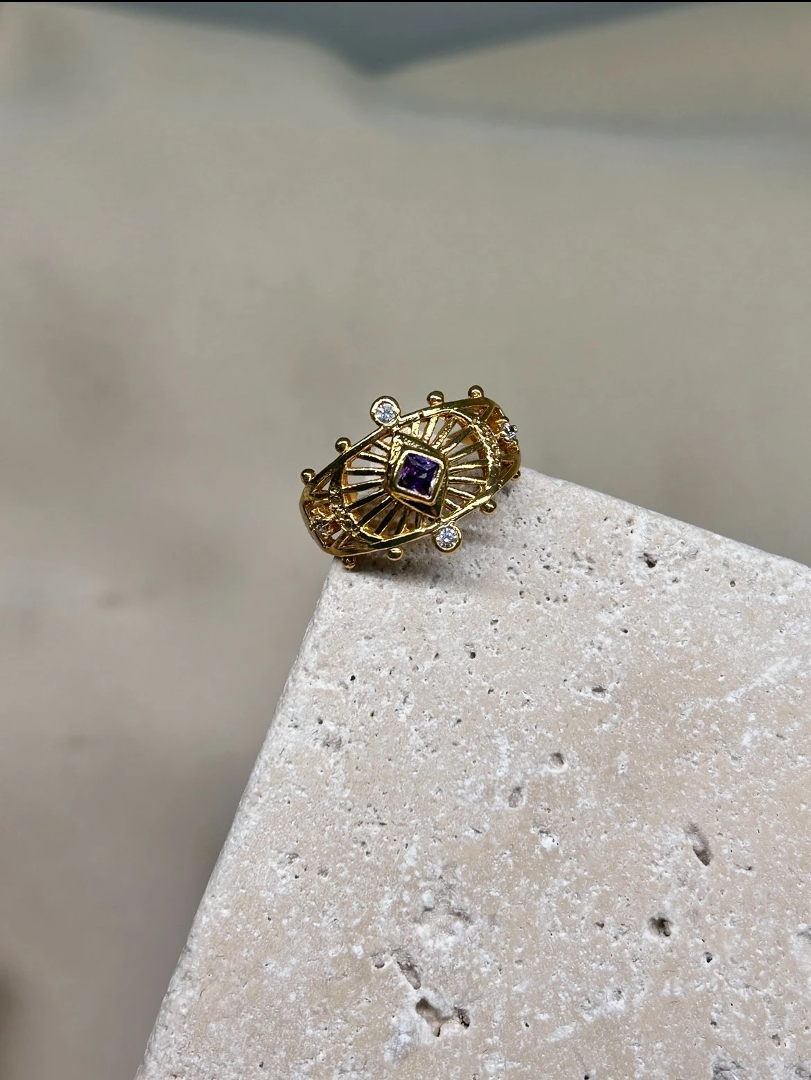 Mor Taş Dörtgen Kesim Yüzük