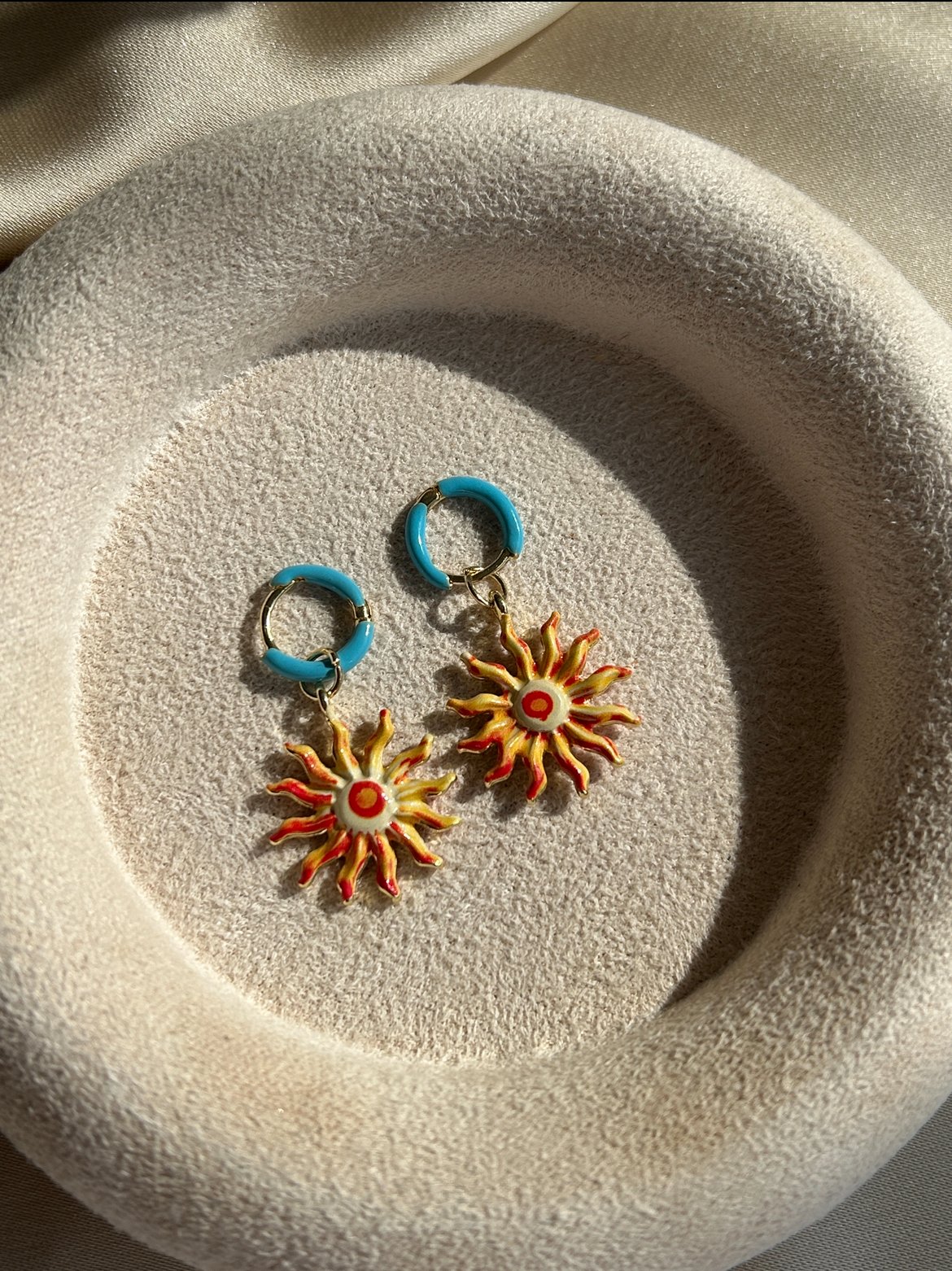 Sallantı Güneş Model Küpe